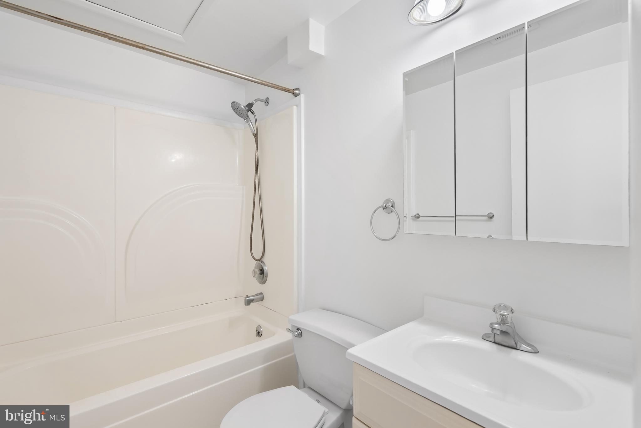 CROFTON SQUARE - Residential Lease