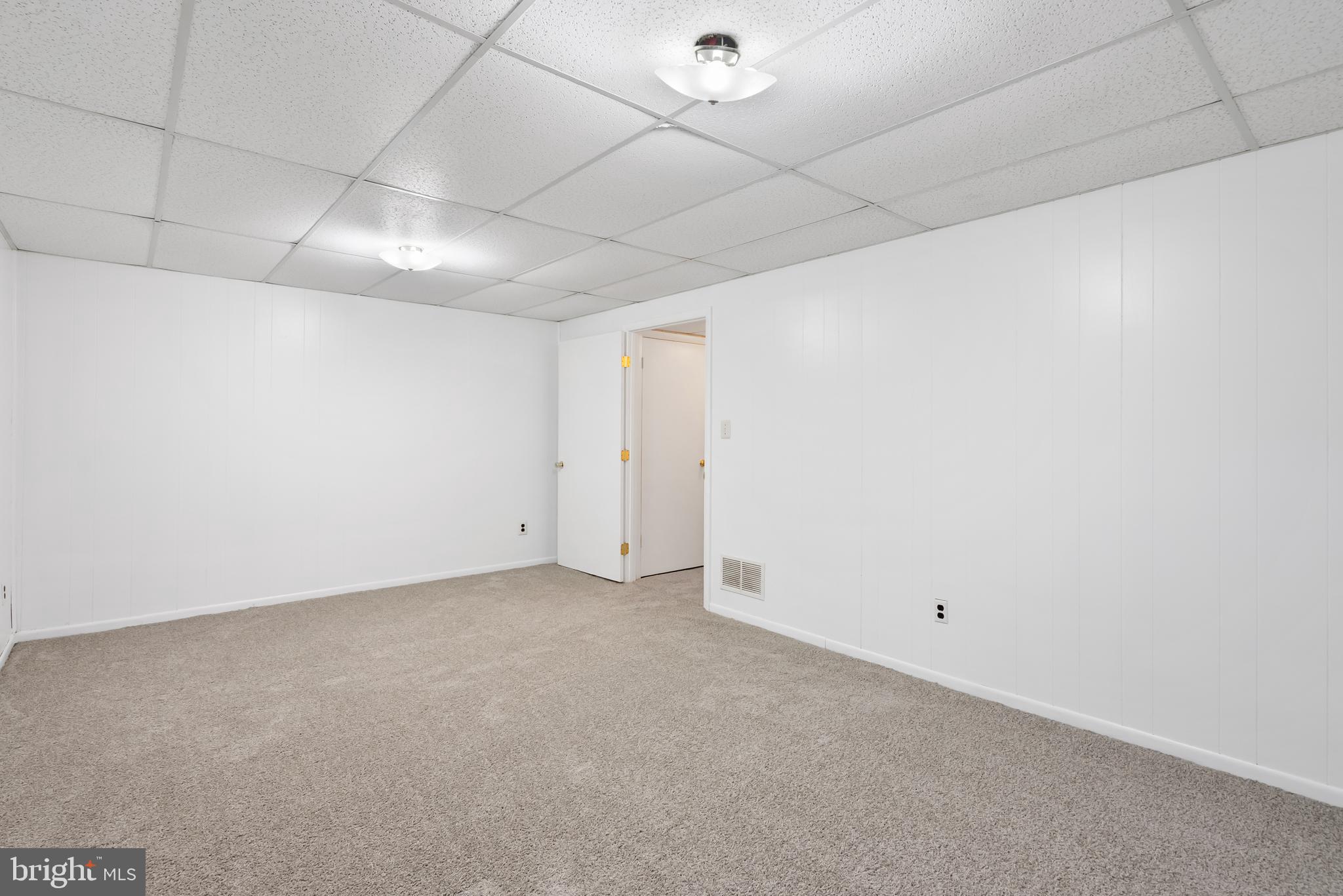 CROFTON SQUARE - Residential Lease