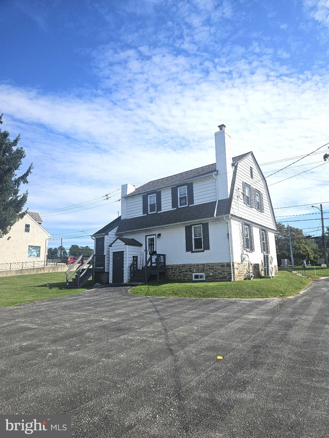 397 W LANCASTER AVENUE