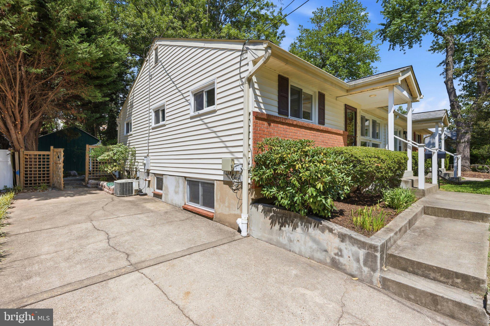 631 W LYNFIELD DRIVE
