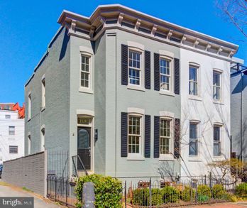 Townhouse at 1523 CAROLINE STREET NW