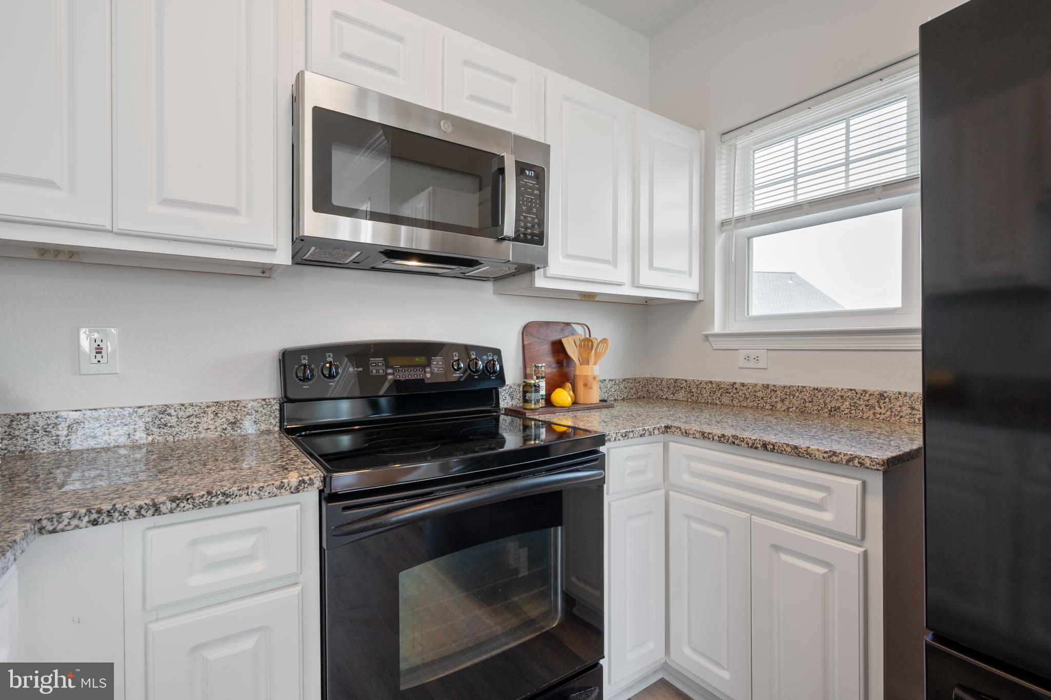 GATES OF MCLEAN - Residential