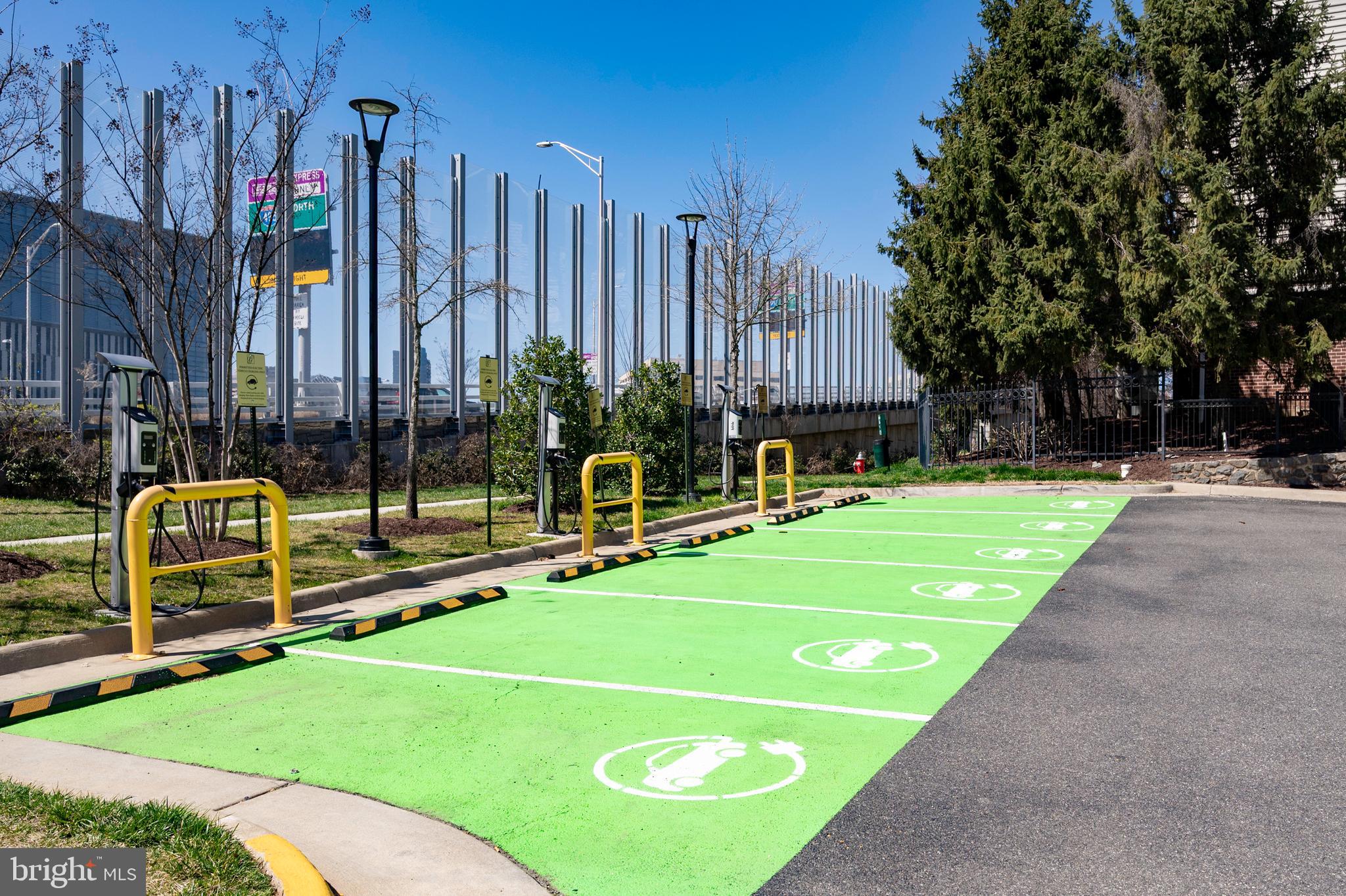 GATES OF MCLEAN - Residential