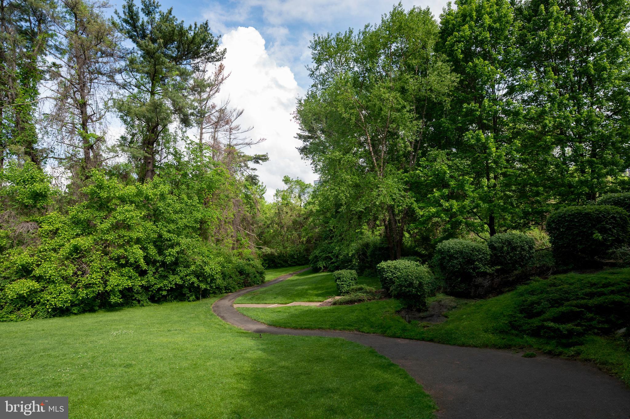 GATES OF MCLEAN - Residential