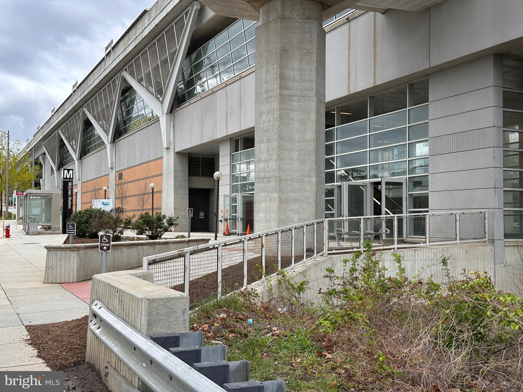 GATES OF MCLEAN - Residential