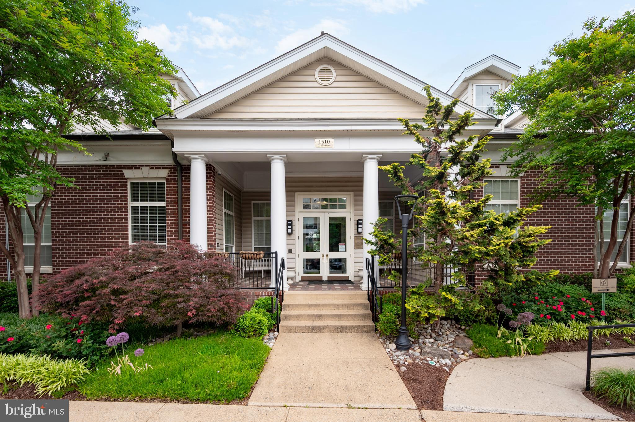 GATES OF MCLEAN - Residential