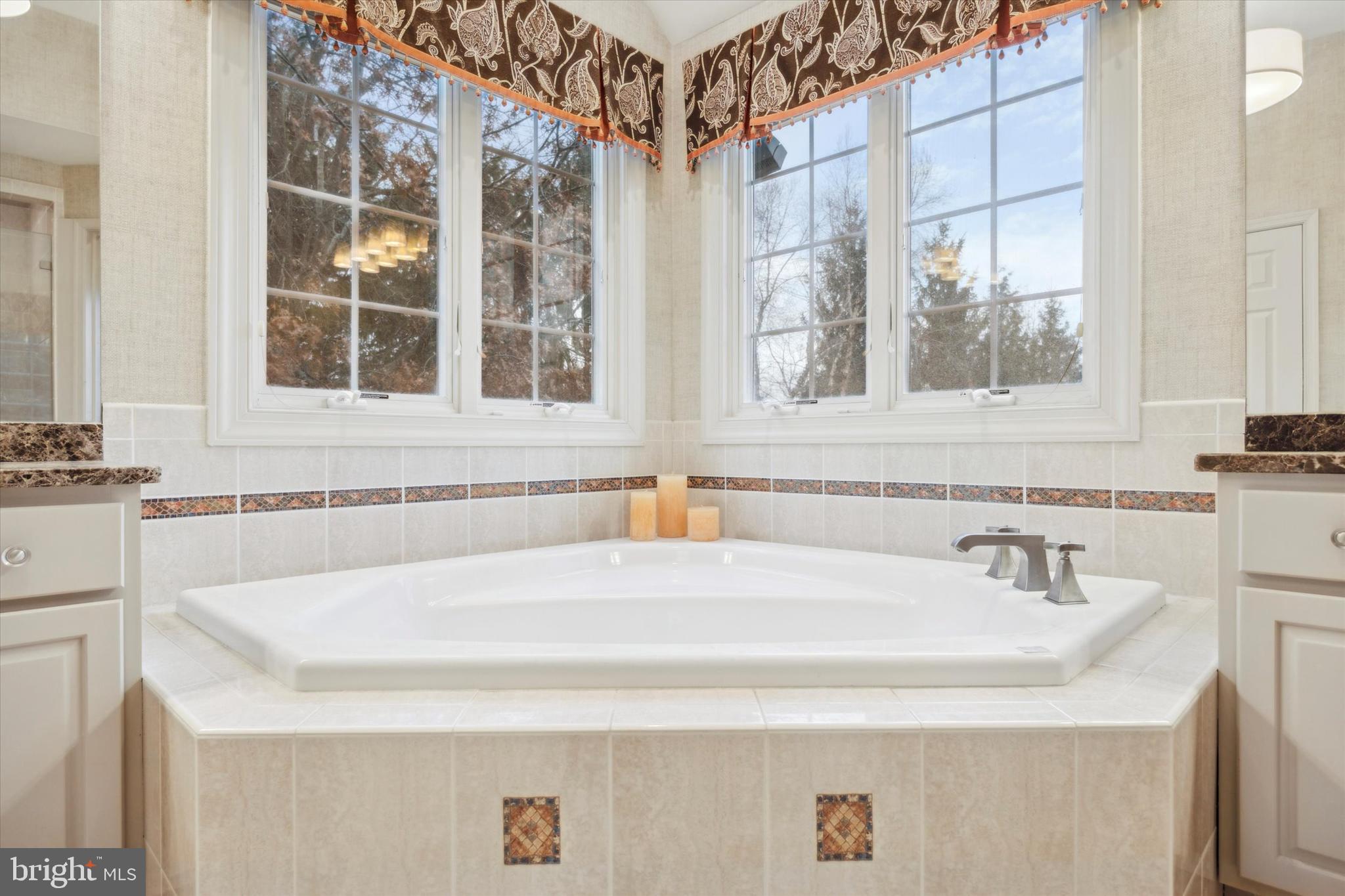 HILLCREST MDWS - Residential