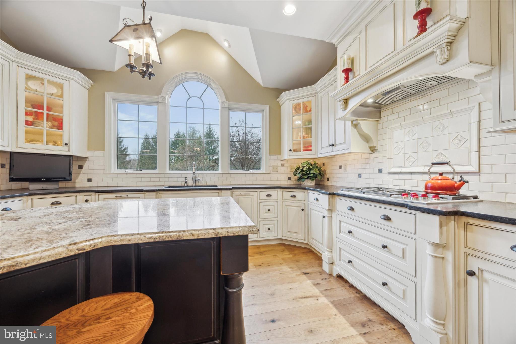 HILLCREST MDWS - Residential