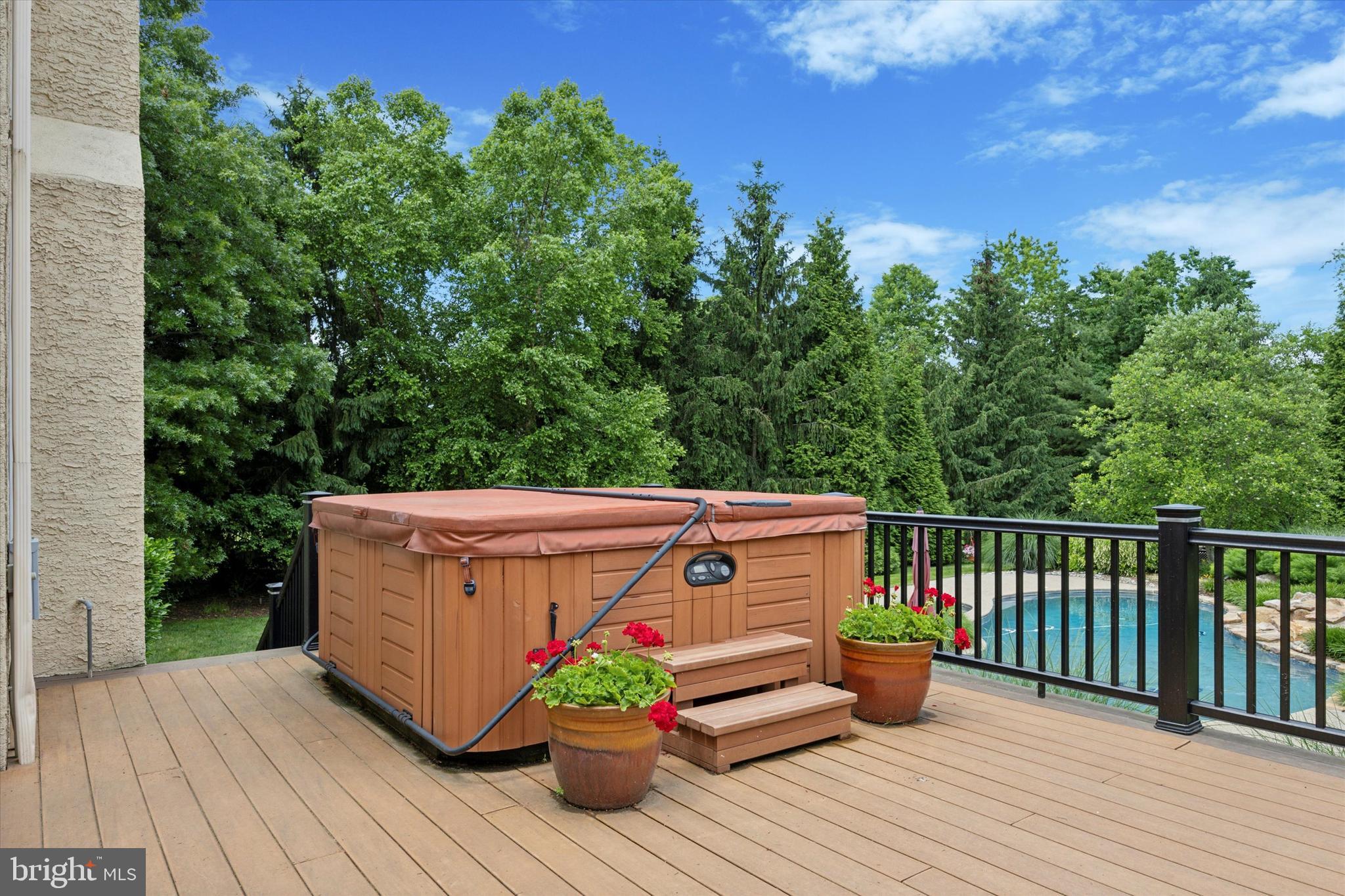 HILLCREST MDWS - Residential