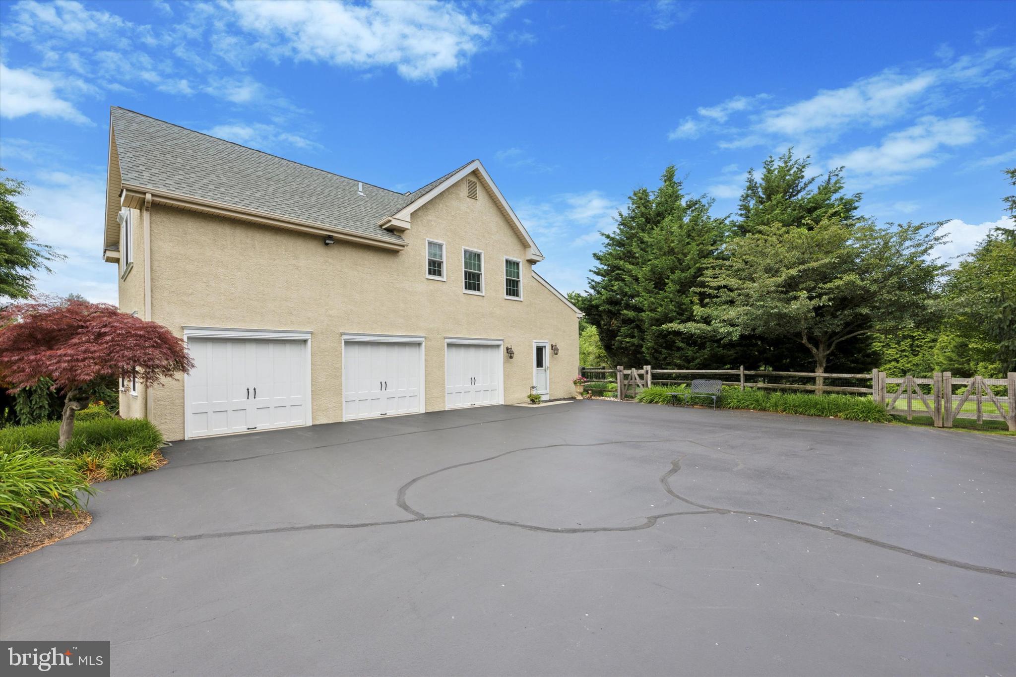 HILLCREST MDWS - Residential