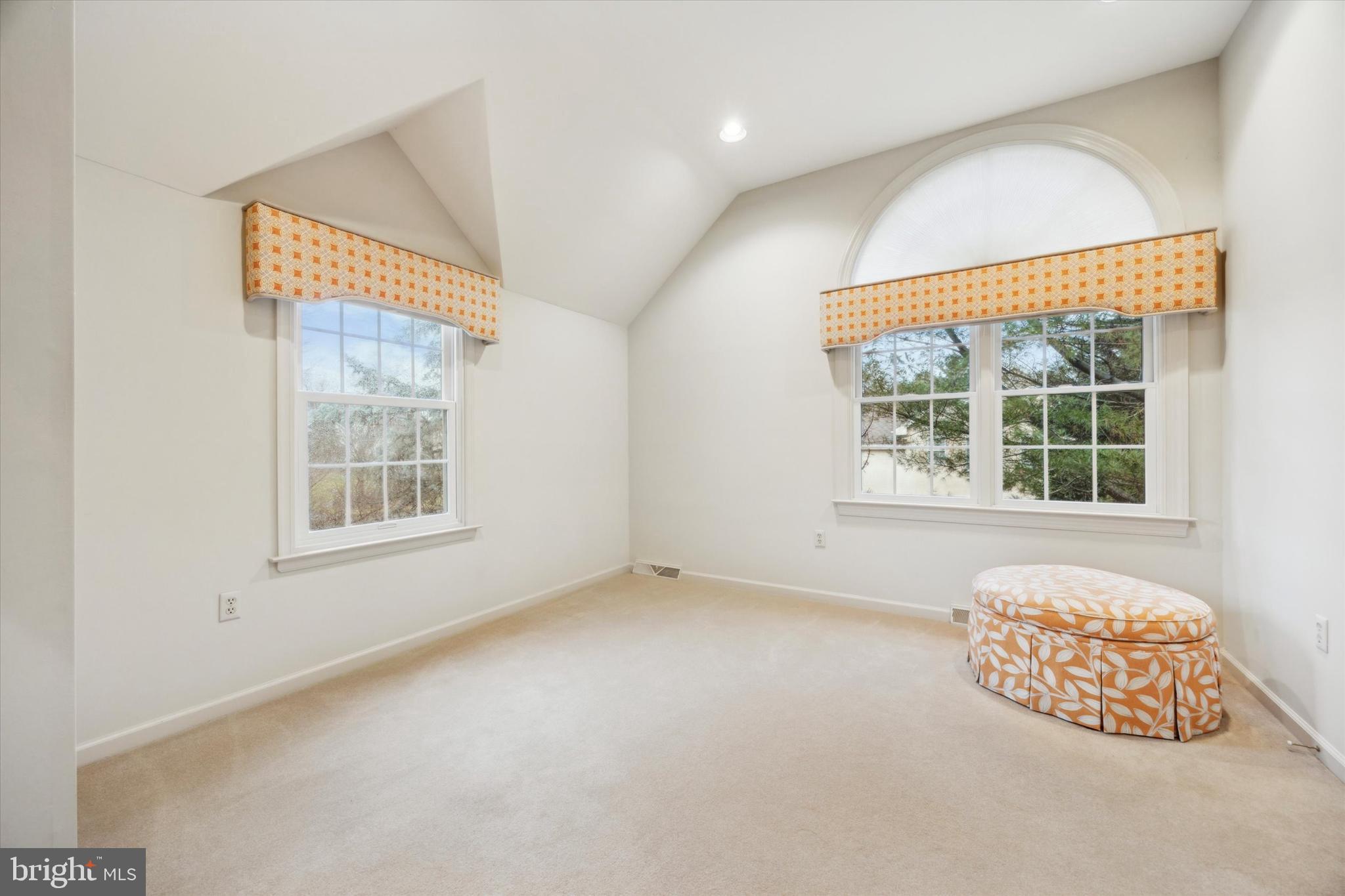 HILLCREST MDWS - Residential