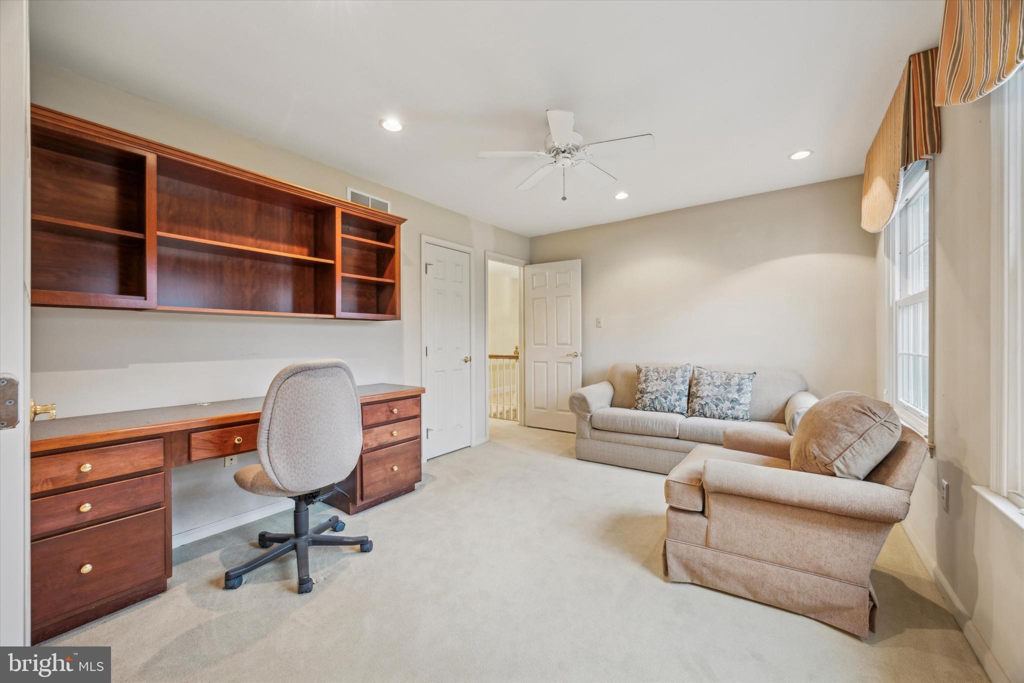 HILLCREST MDWS - Residential