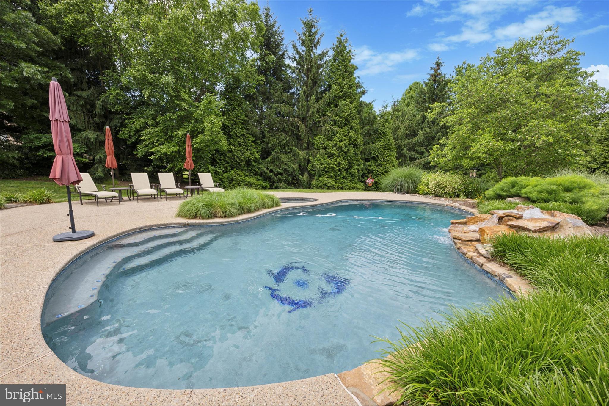 HILLCREST MDWS - Residential