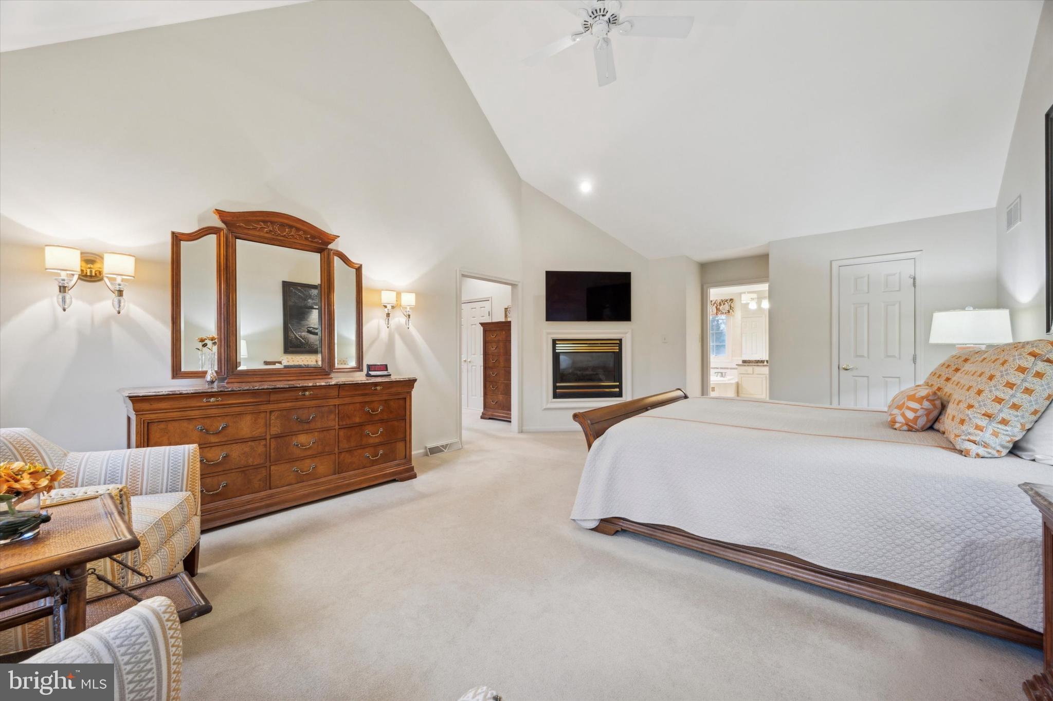 HILLCREST MDWS - Residential