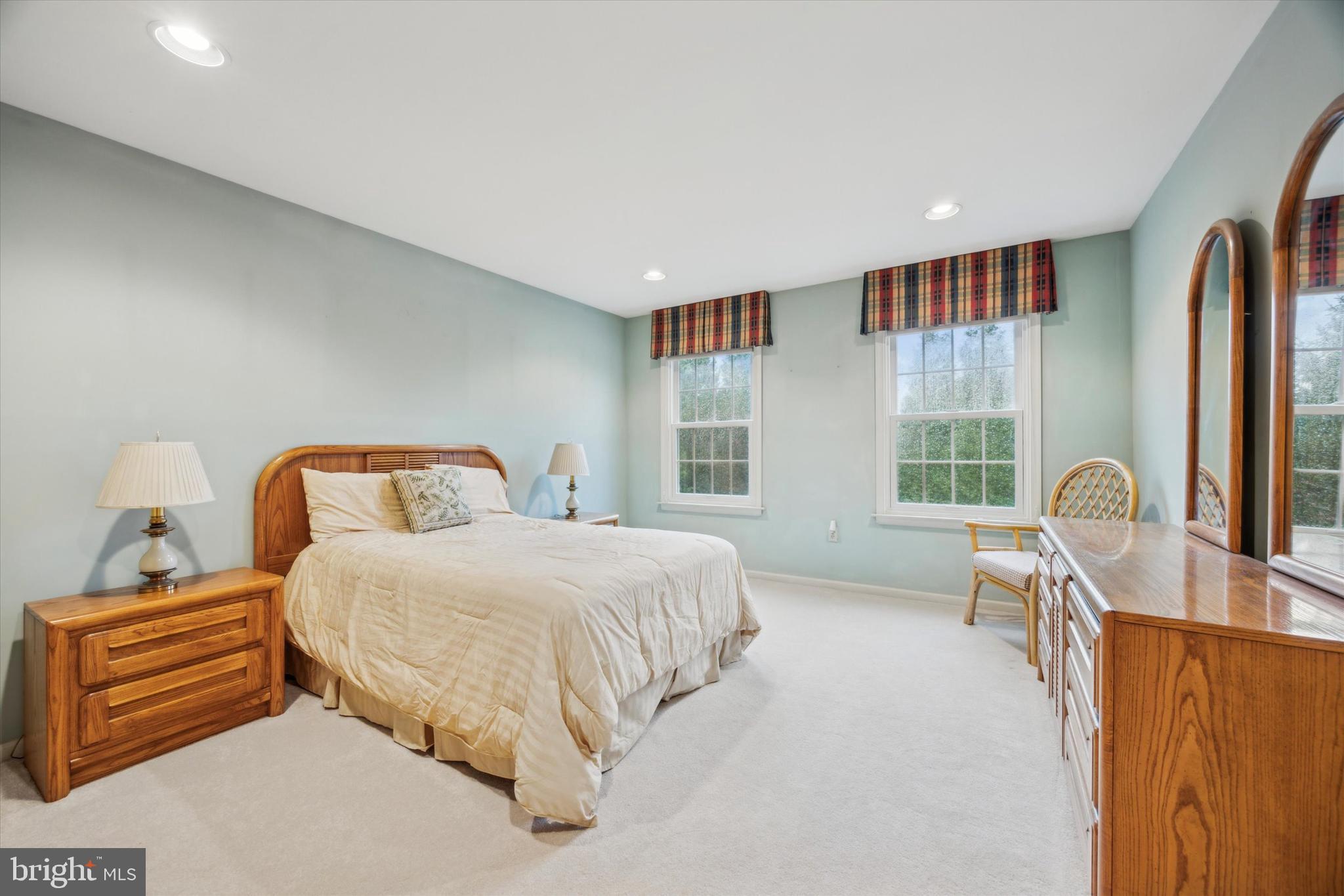 HILLCREST MDWS - Residential