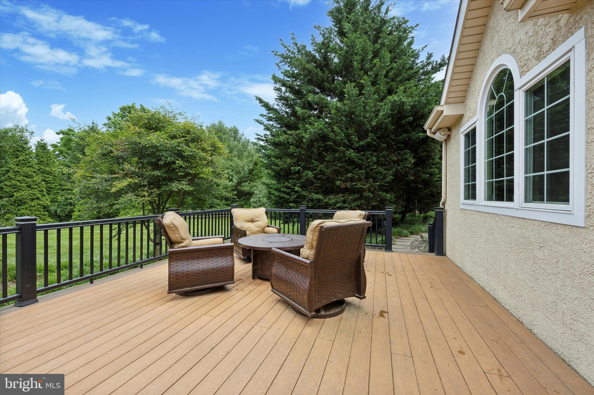 HILLCREST MDWS - Residential