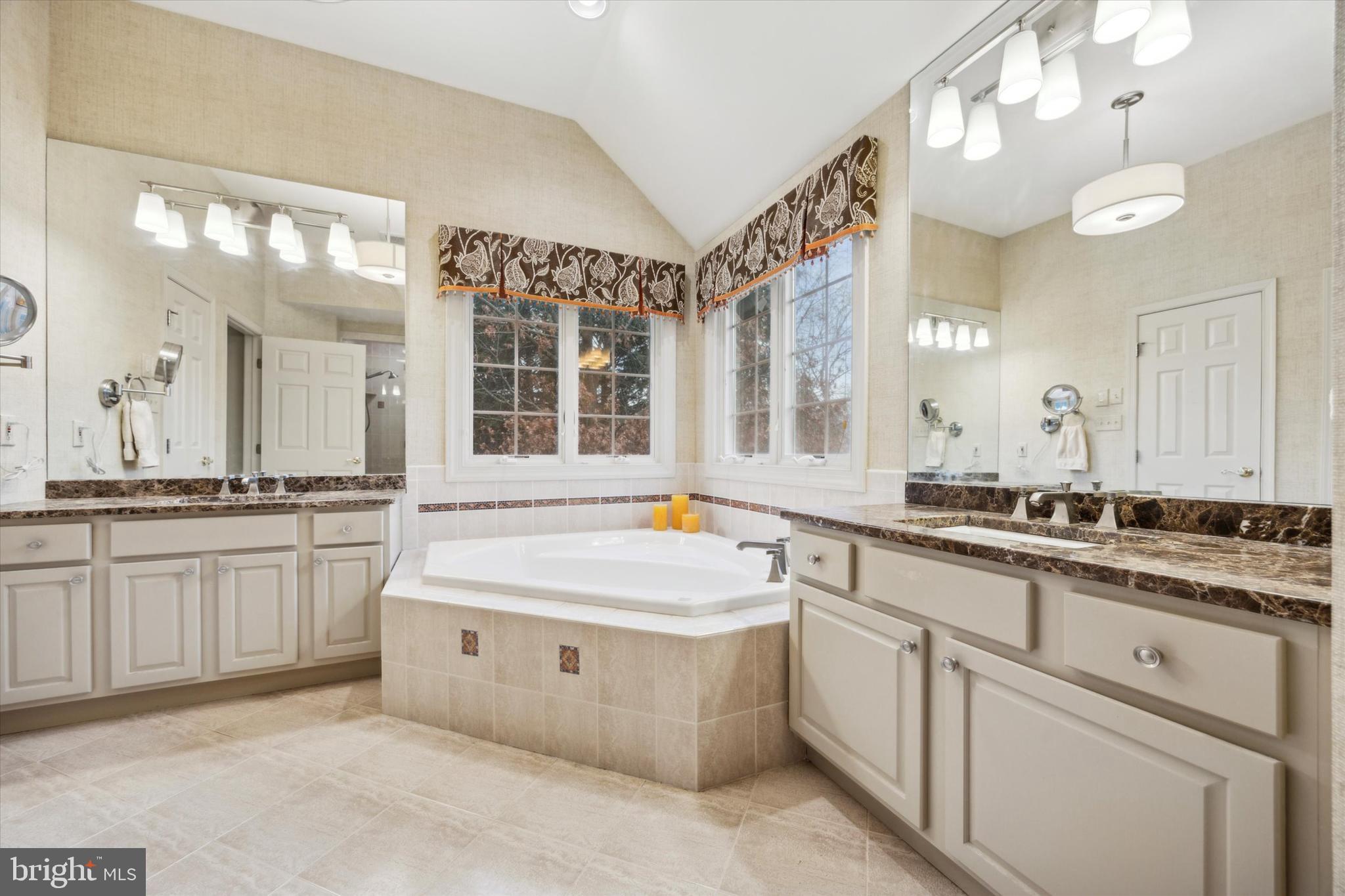 HILLCREST MDWS - Residential