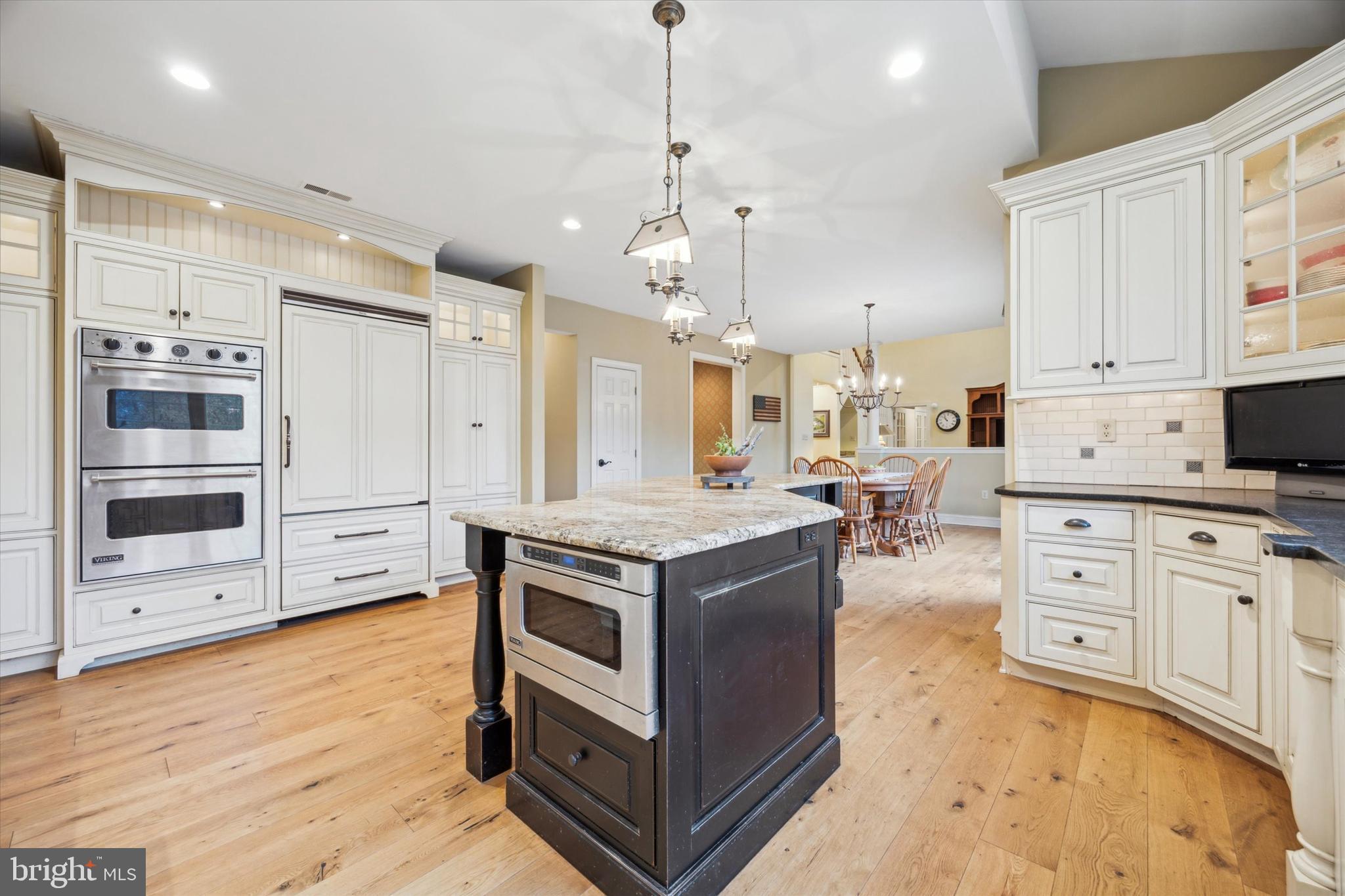 HILLCREST MDWS - Residential