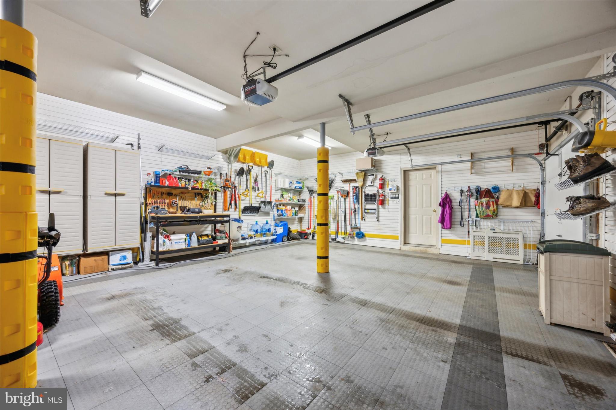 HILLCREST MDWS - Residential