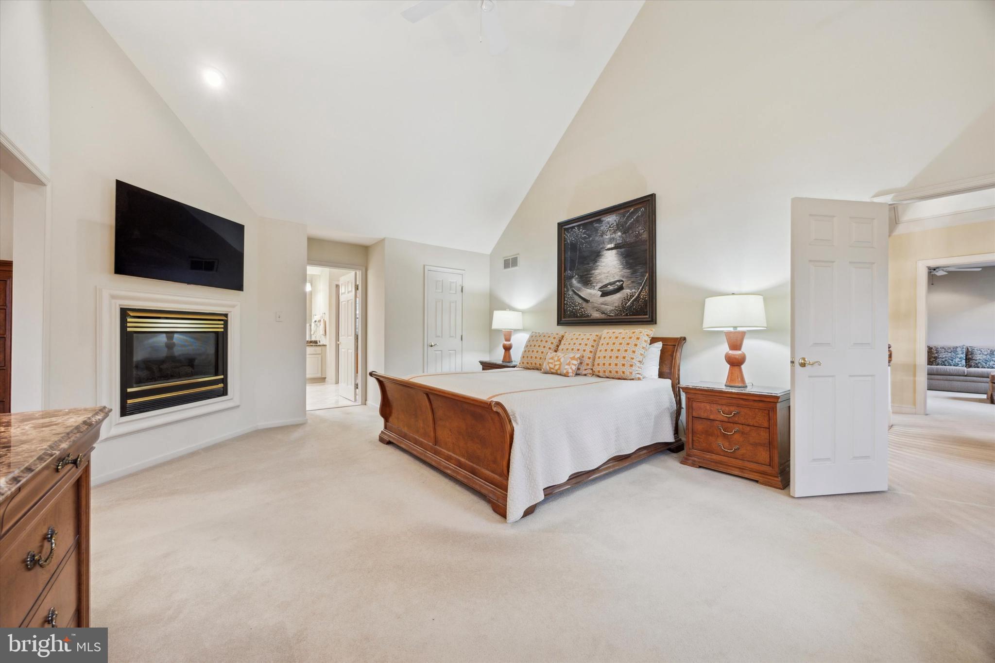 HILLCREST MDWS - Residential