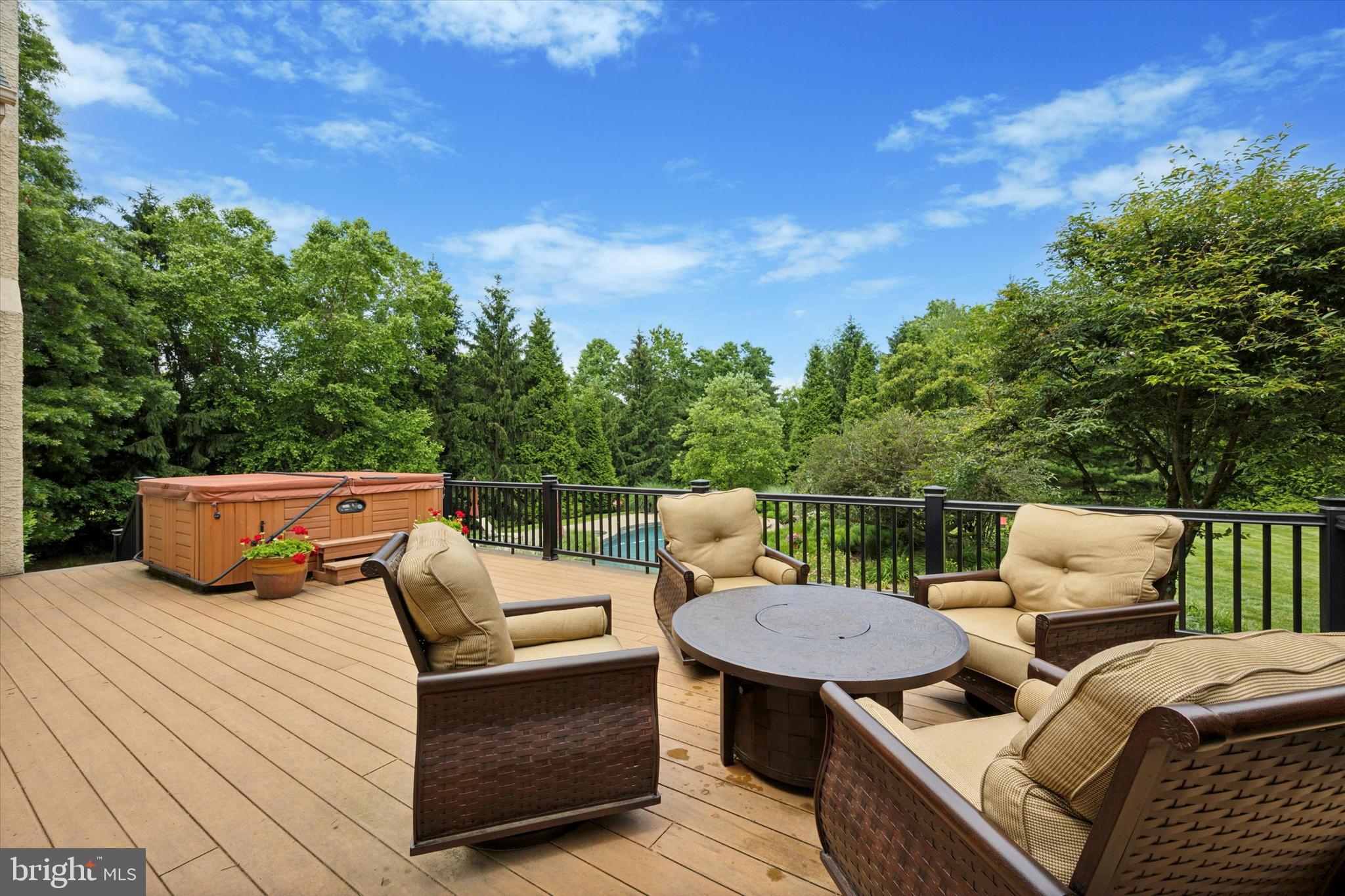 HILLCREST MDWS - Residential