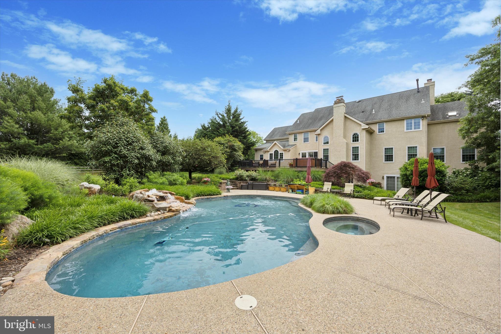 HILLCREST MDWS - Residential