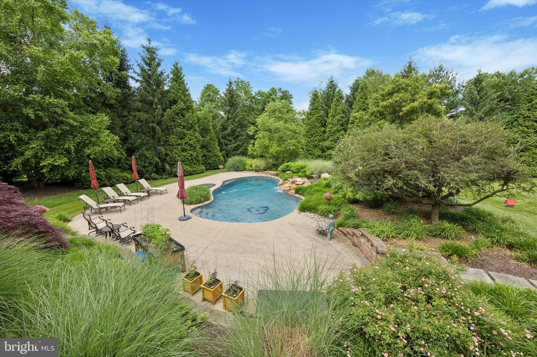 HILLCREST MDWS - Residential