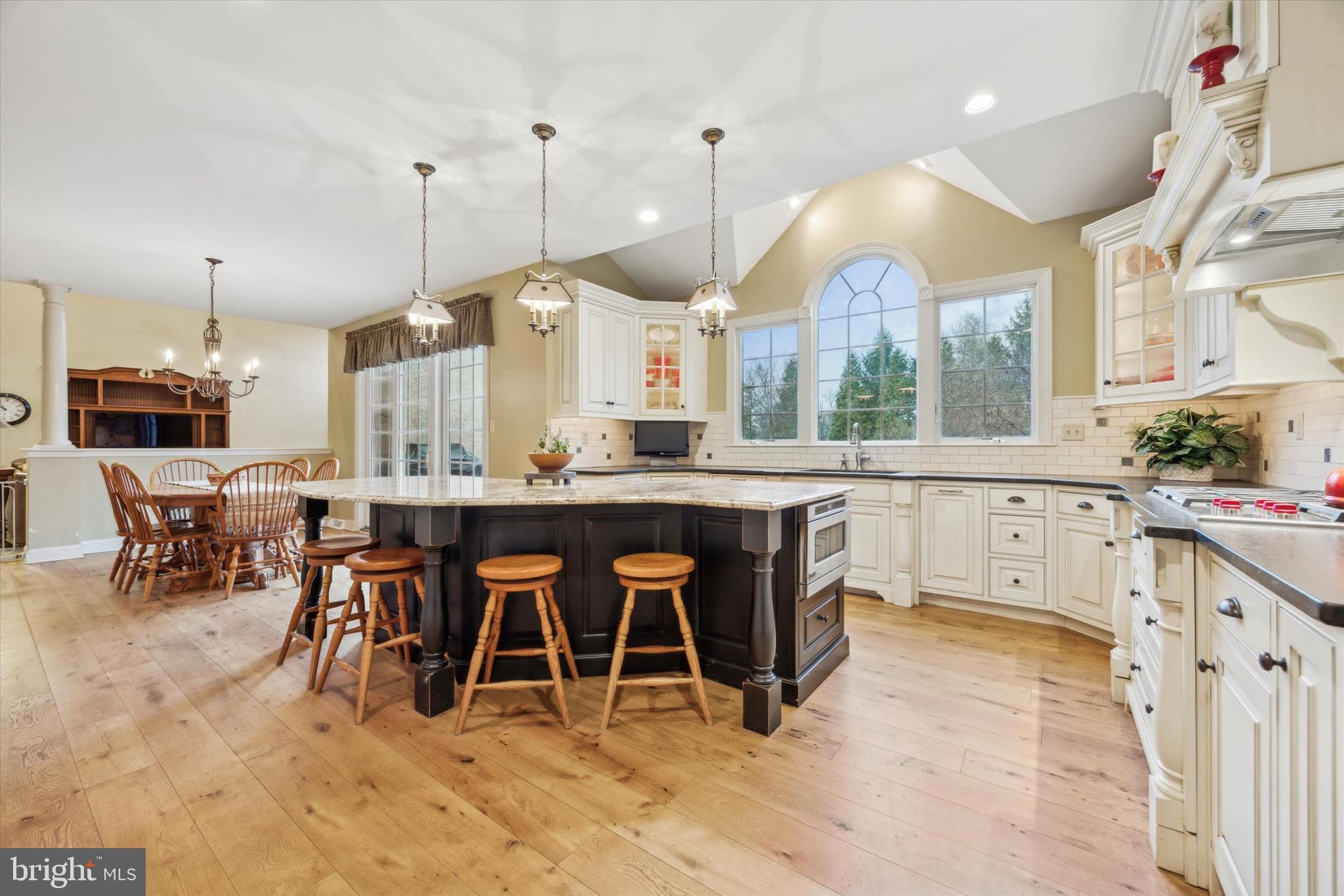 HILLCREST MDWS - Residential