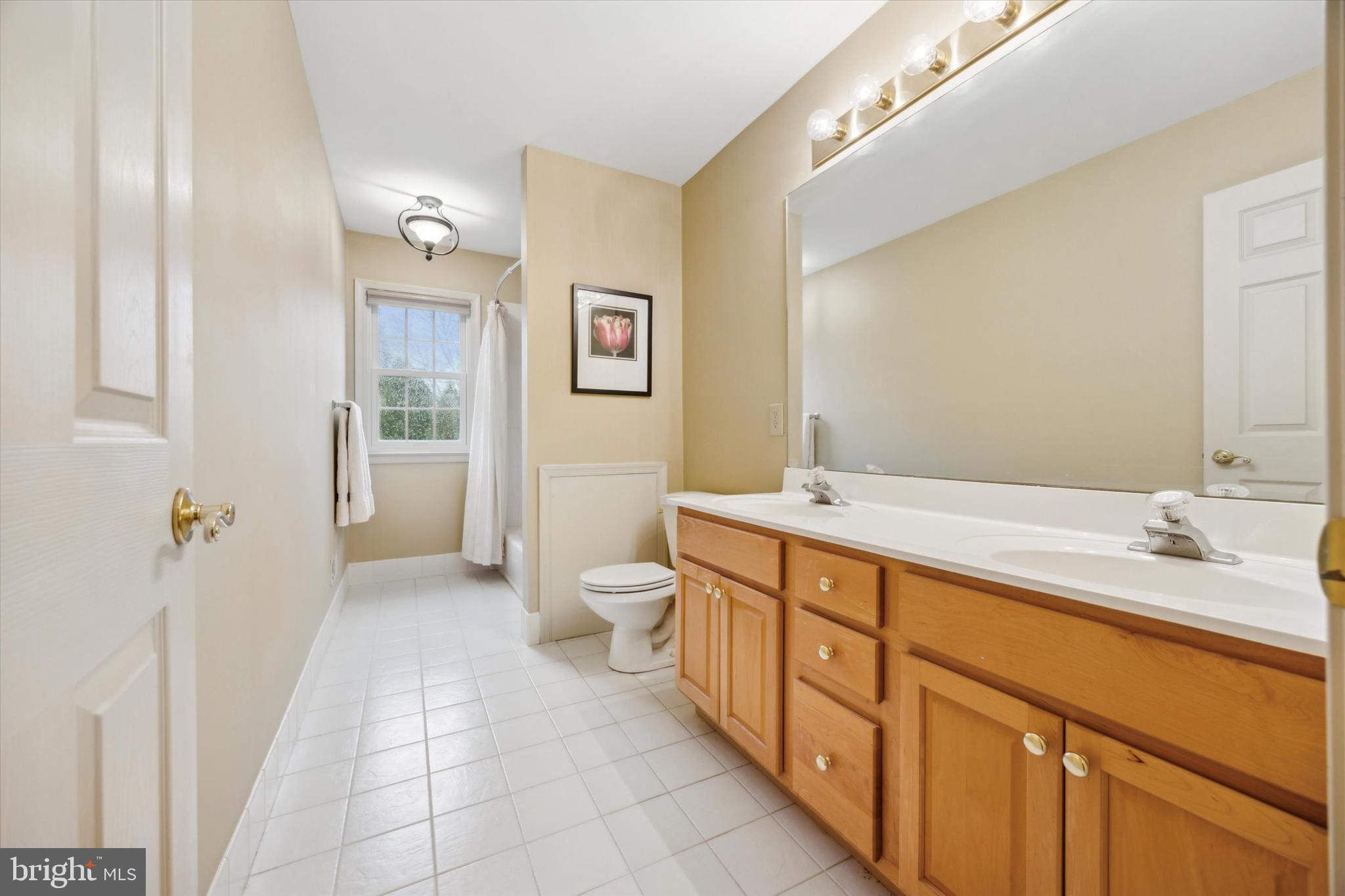 HILLCREST MDWS - Residential