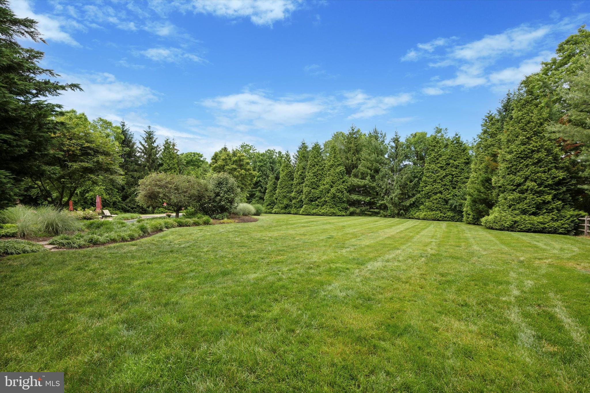 HILLCREST MDWS - Residential