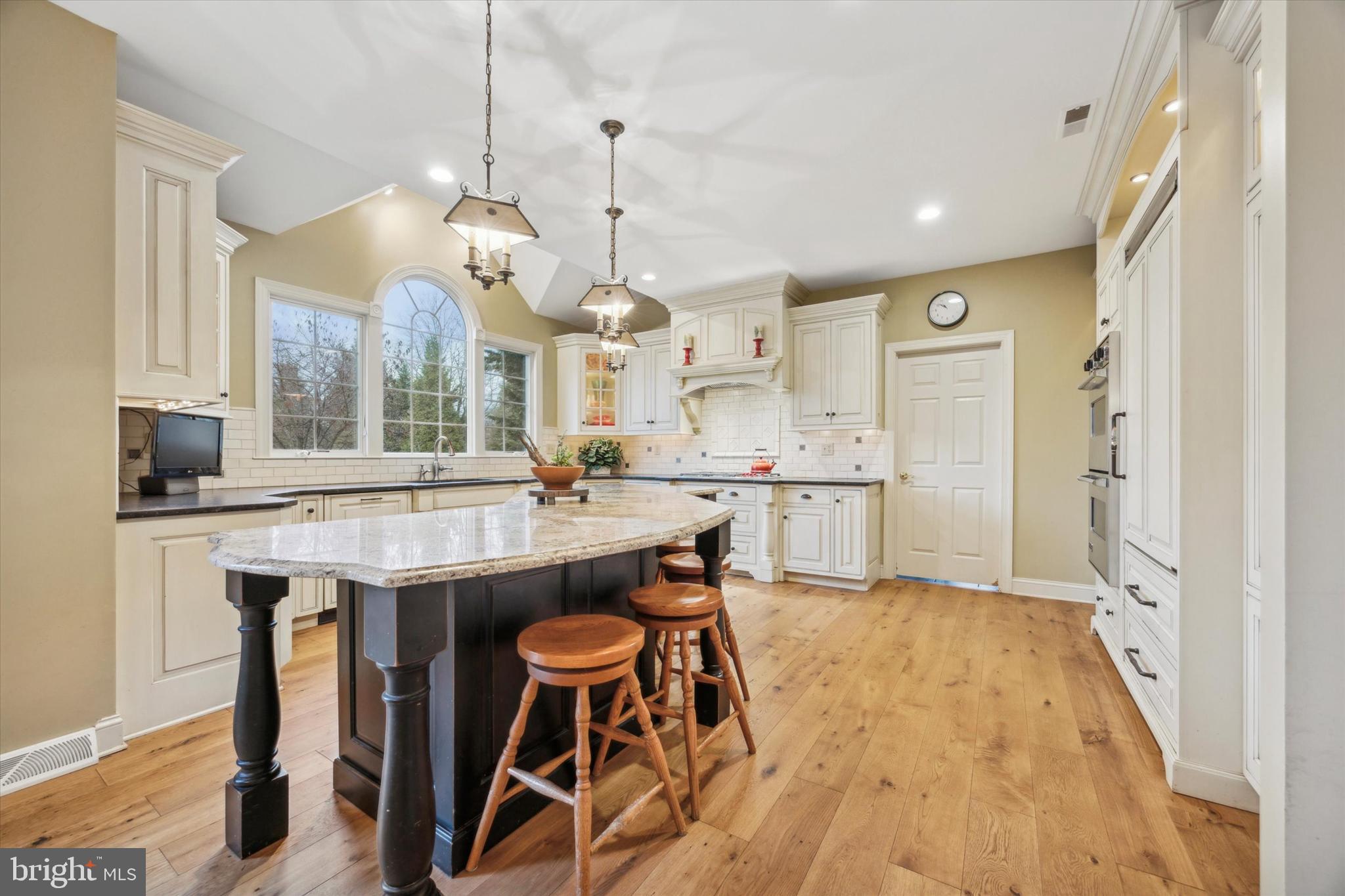 HILLCREST MDWS - Residential