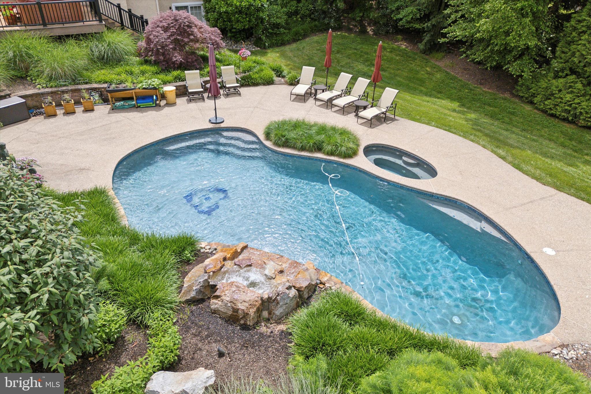 HILLCREST MDWS - Residential