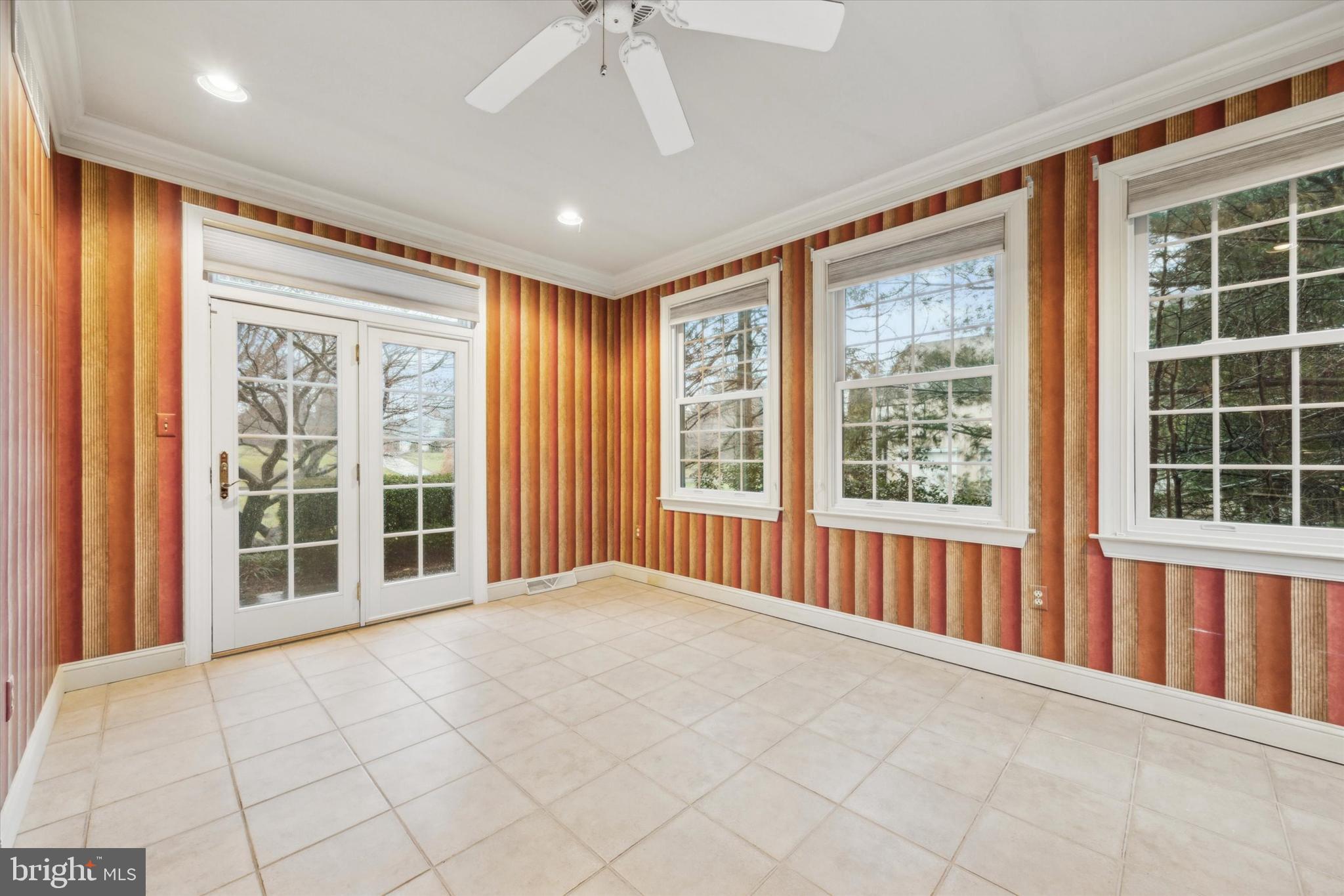 HILLCREST MDWS - Residential