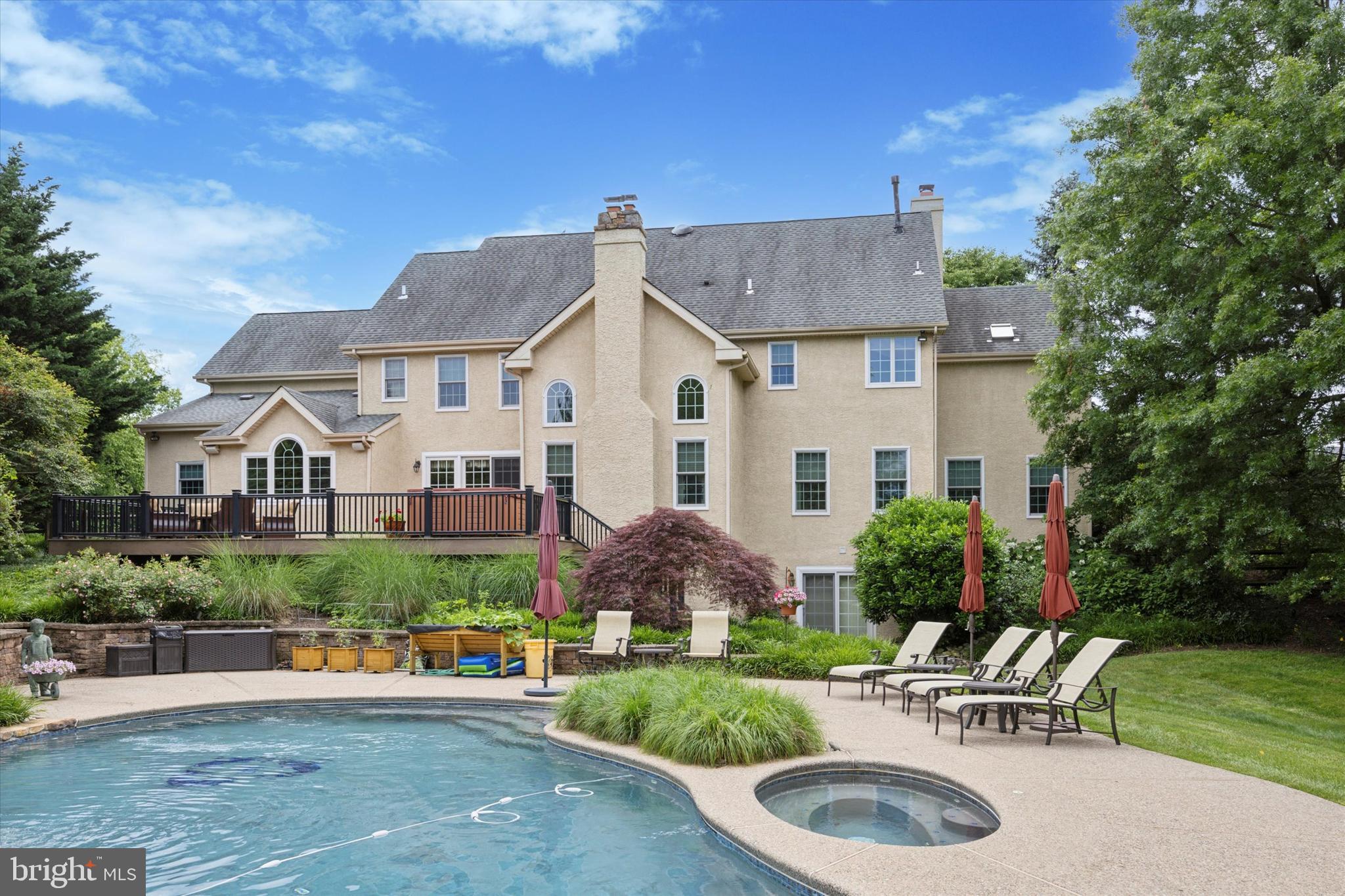 HILLCREST MDWS - Residential