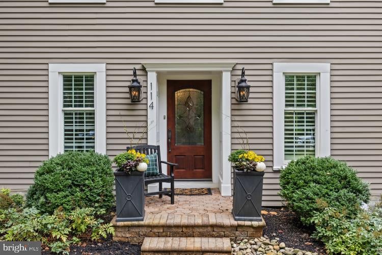 114 LAUREL LANE