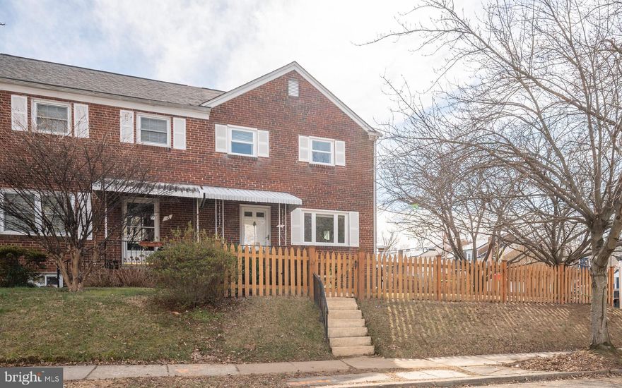 Active 2/9 with photos! Gorgeously updated and renovated Del Ray charmer! This semi-detached home features over 1500 square feet of living space with three bedrooms and two full bathrooms. Enter into the large living room with tons of natural light (windows are all new as of 2016  - main and upper levels and 2018 - lower level). The living room flows easily into the dining room and kitchen. Enjoy entertaining at the island or cooking for a crowd in the renovated kitchen (2016) that features white shaker style cabinetry, gray subway tile backsplash and fabulous, neutral countertops. Upstairs are three bedrooms with beautiful hardwood flooring and a shared full bathroom. Head to the lower level - taken down to the studs in 2017. With walk-up access to the yard and a beautiful full bathroom, this space could easily double as a guest room or an in-law suite. Laundry, storage and utilities are also located on this level. Head outside to the fully fenced yard, where you can enjoy BBQs in spring or cheering on the runners at the Del Ray Turkey Trot at Thanksgiving! Leave your car in the driveway and walk to Del Ray shops and restaurants or the Metro. Just a quick drive to DCA and into DC - you will love living here. Welcome home!