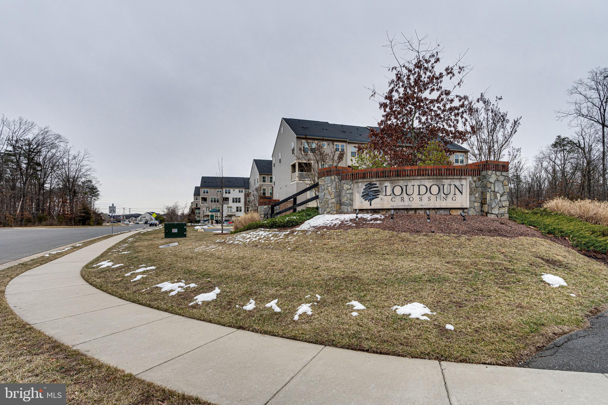 LOUDOUN CROSSING CONDOMINIUM - Residential