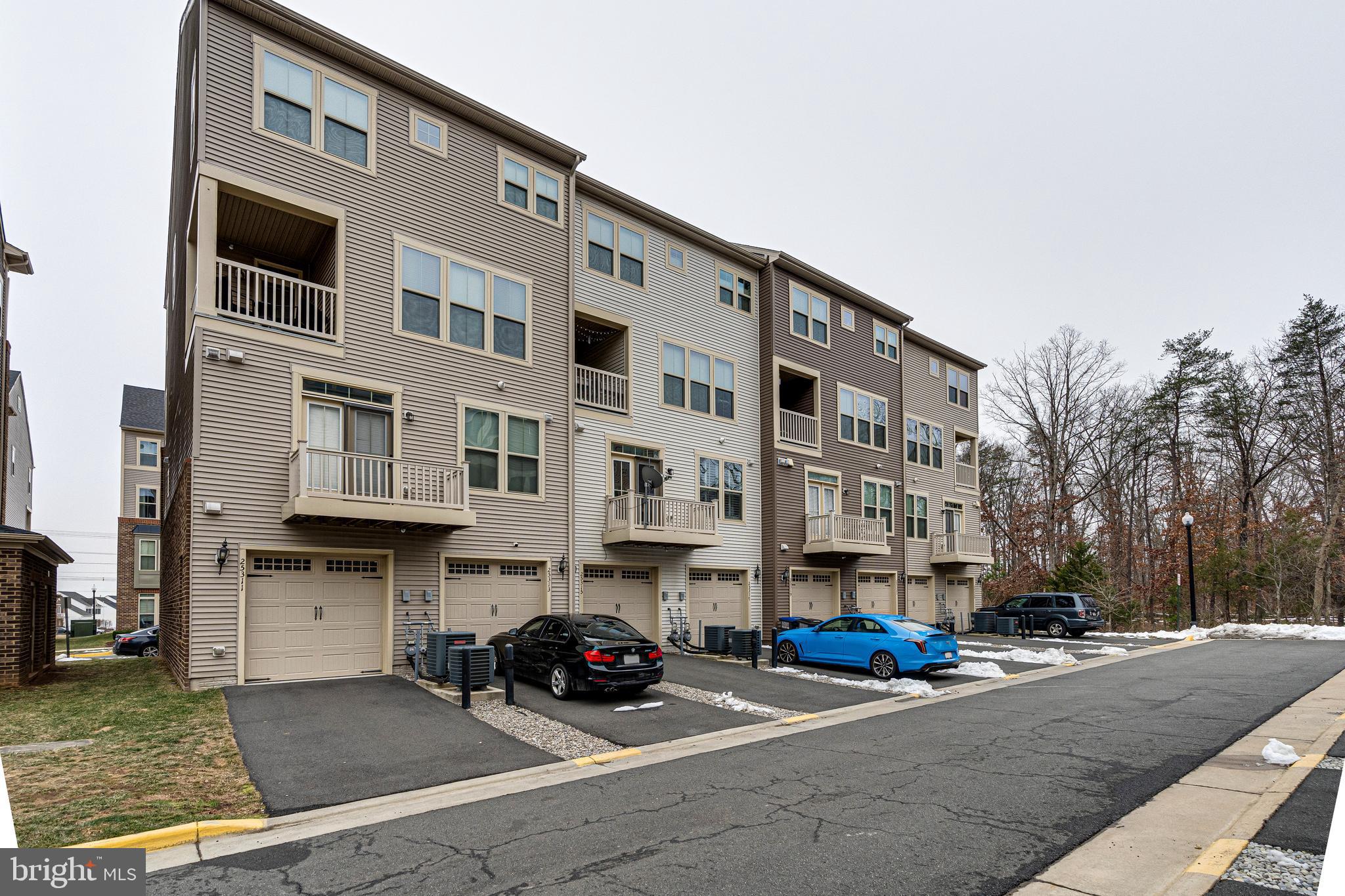 LOUDOUN CROSSING CONDOMINIUM - Residential