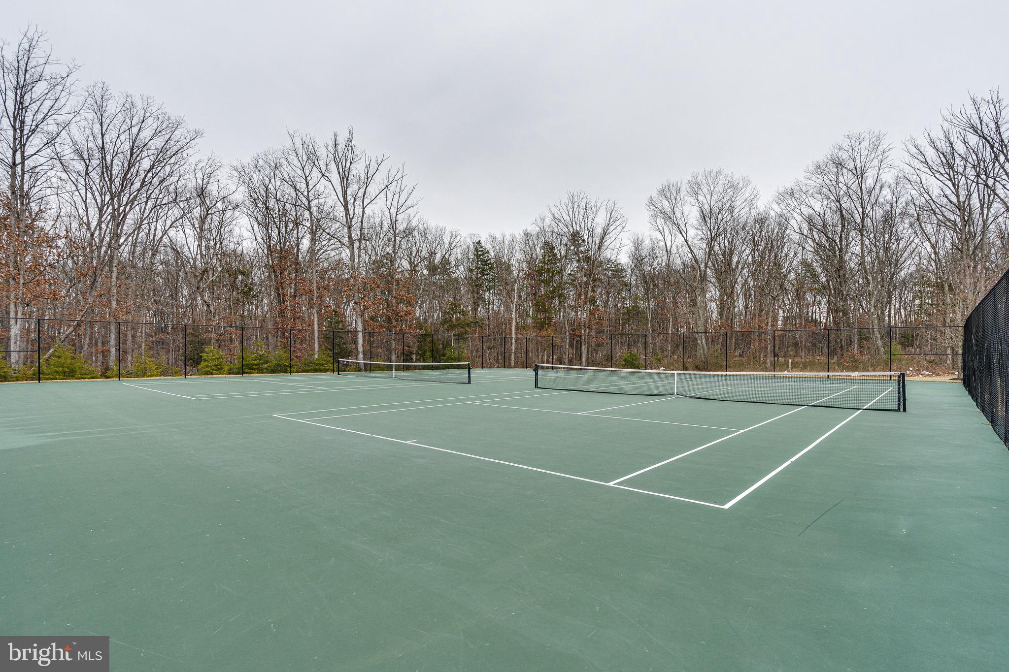 LOUDOUN CROSSING CONDOMINIUM - Residential