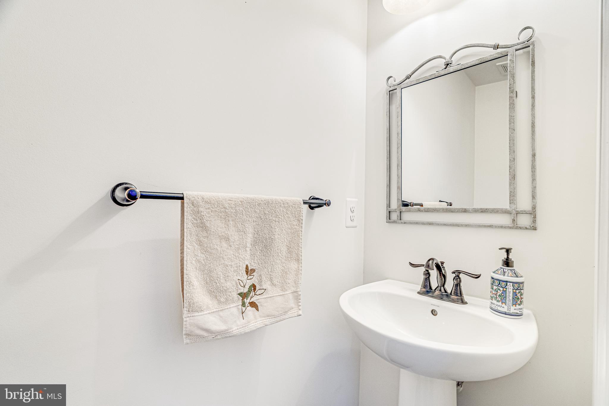 LOUDOUN CROSSING CONDOMINIUM - Residential