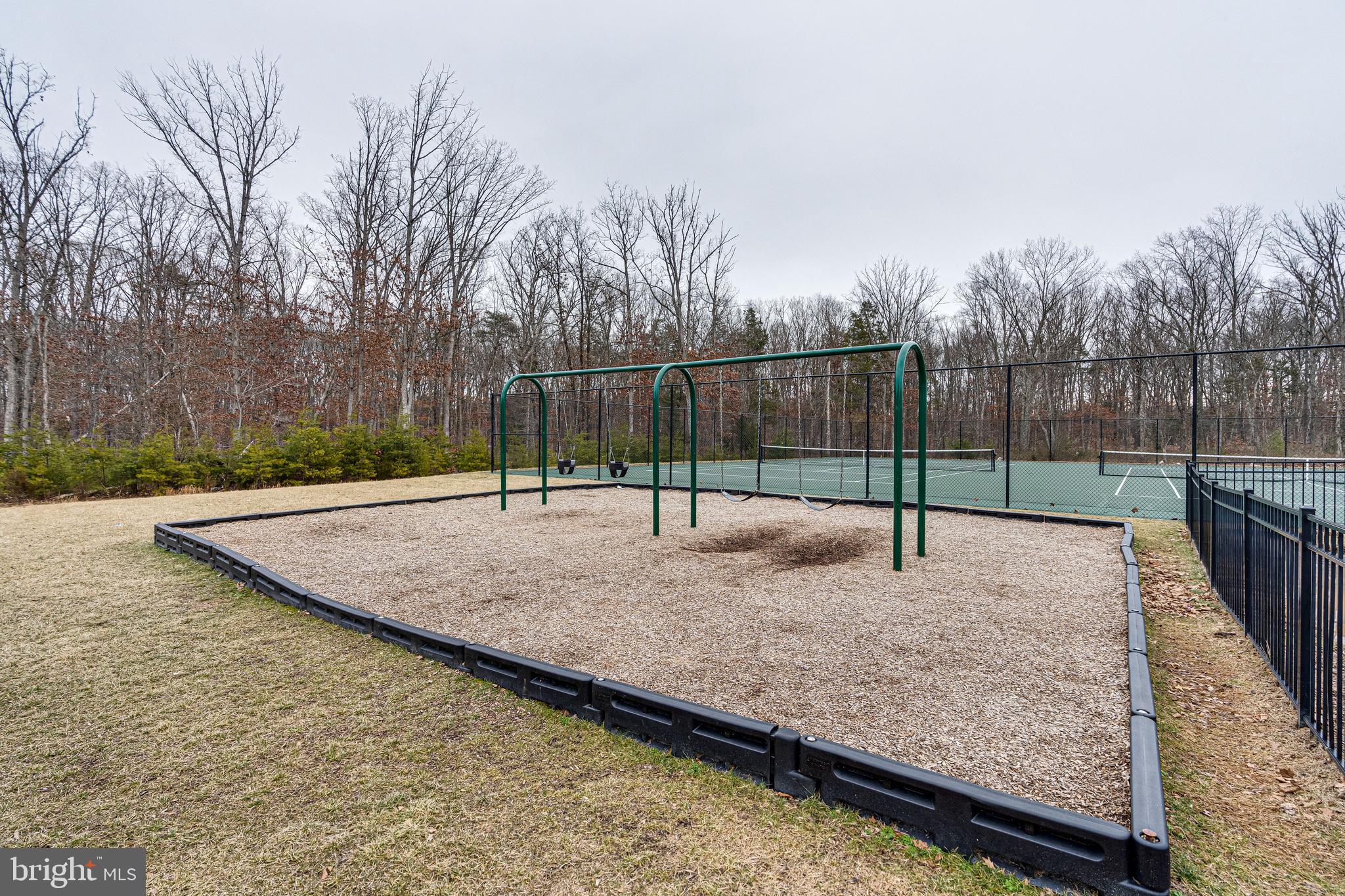 LOUDOUN CROSSING CONDOMINIUM - Residential