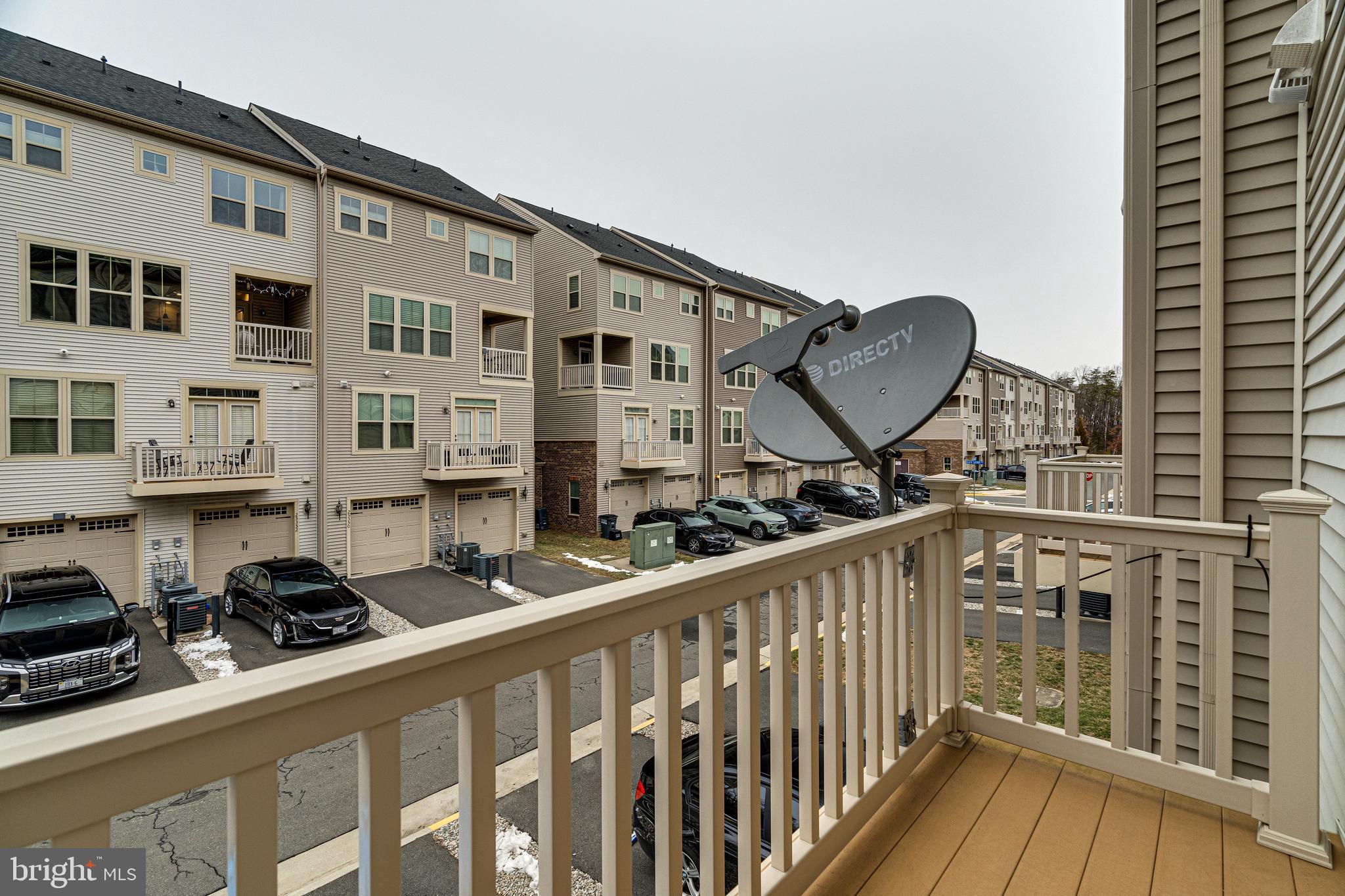 LOUDOUN CROSSING CONDOMINIUM - Residential