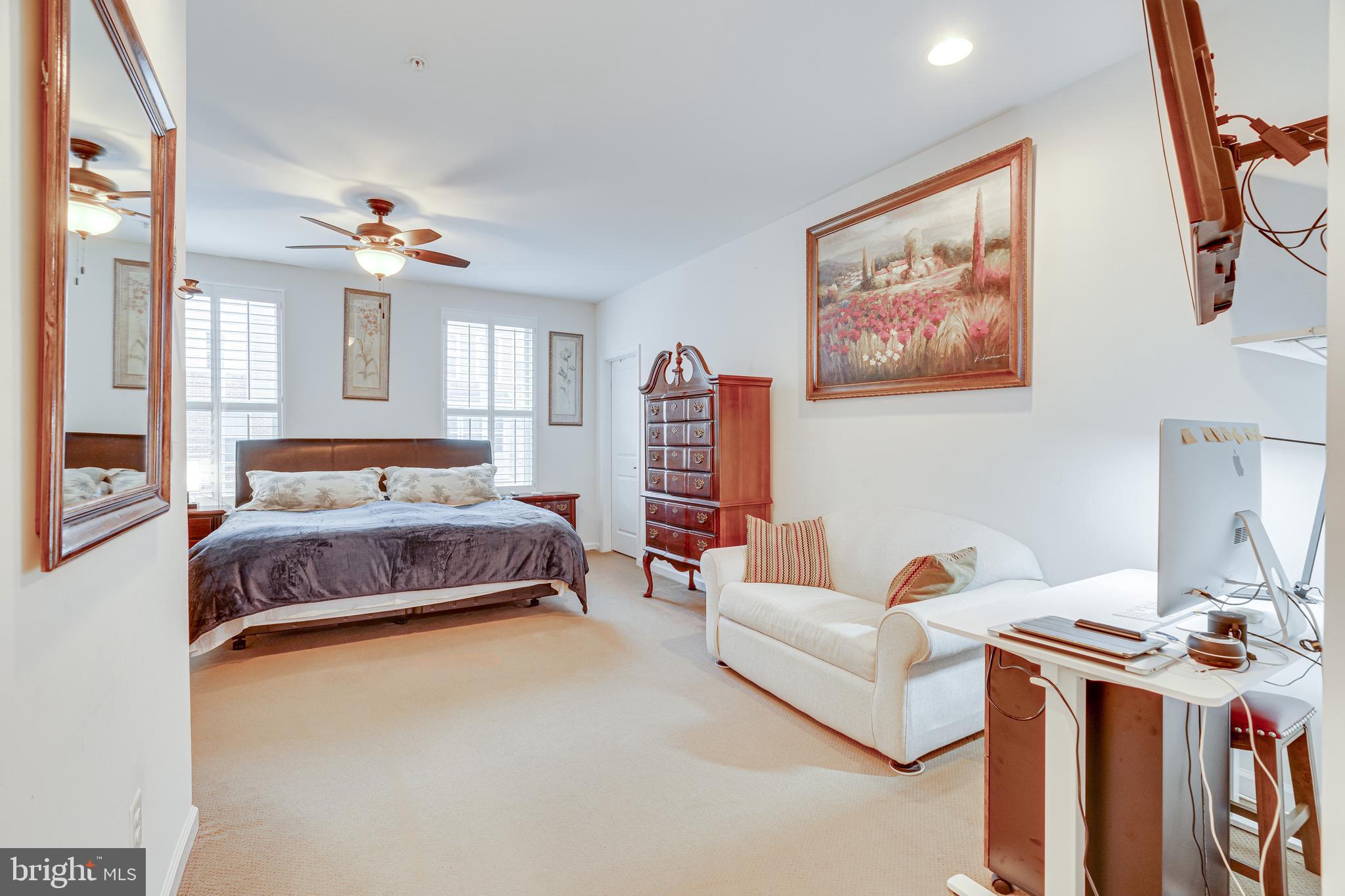 LOUDOUN CROSSING CONDOMINIUM - Residential