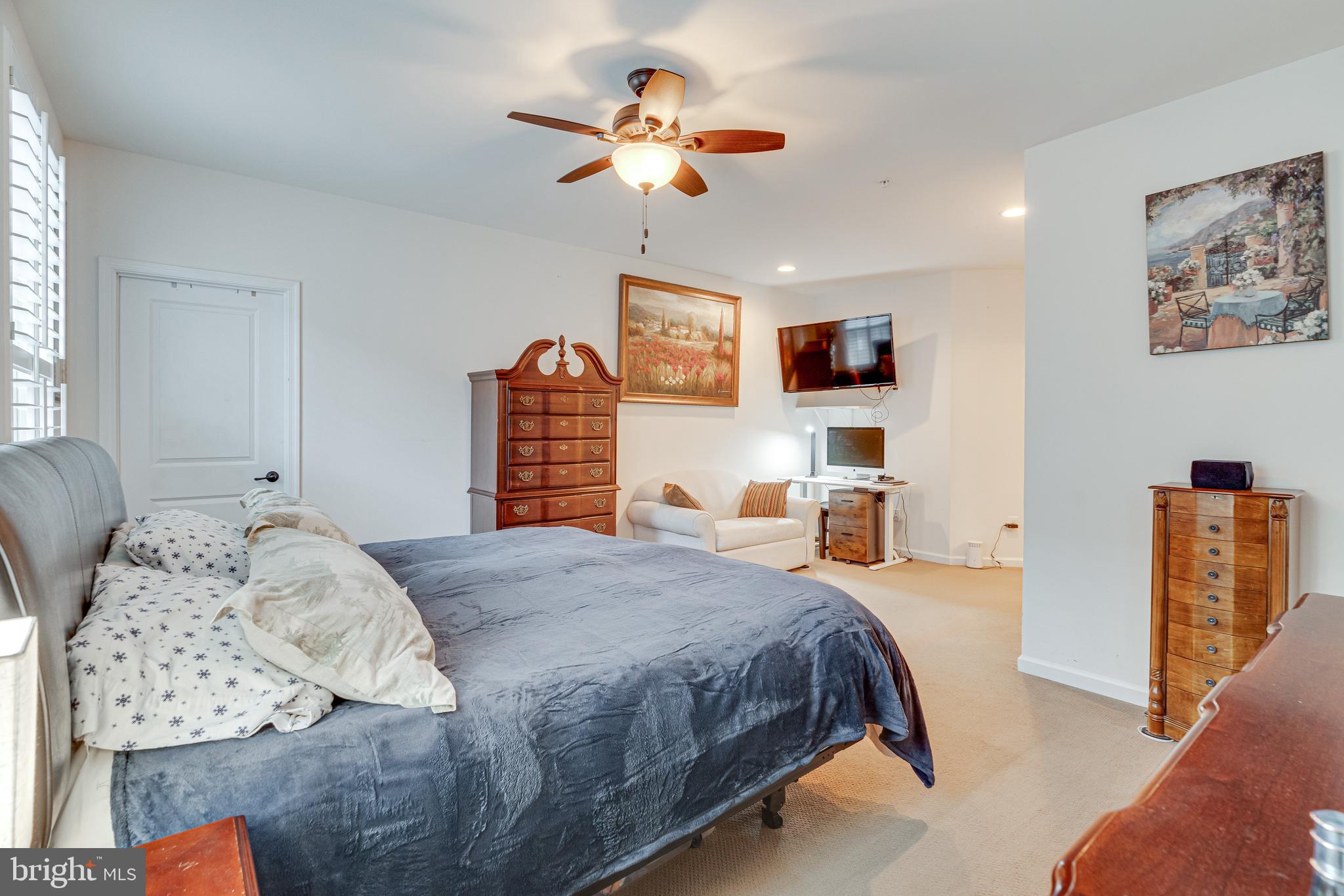 LOUDOUN CROSSING CONDOMINIUM - Residential