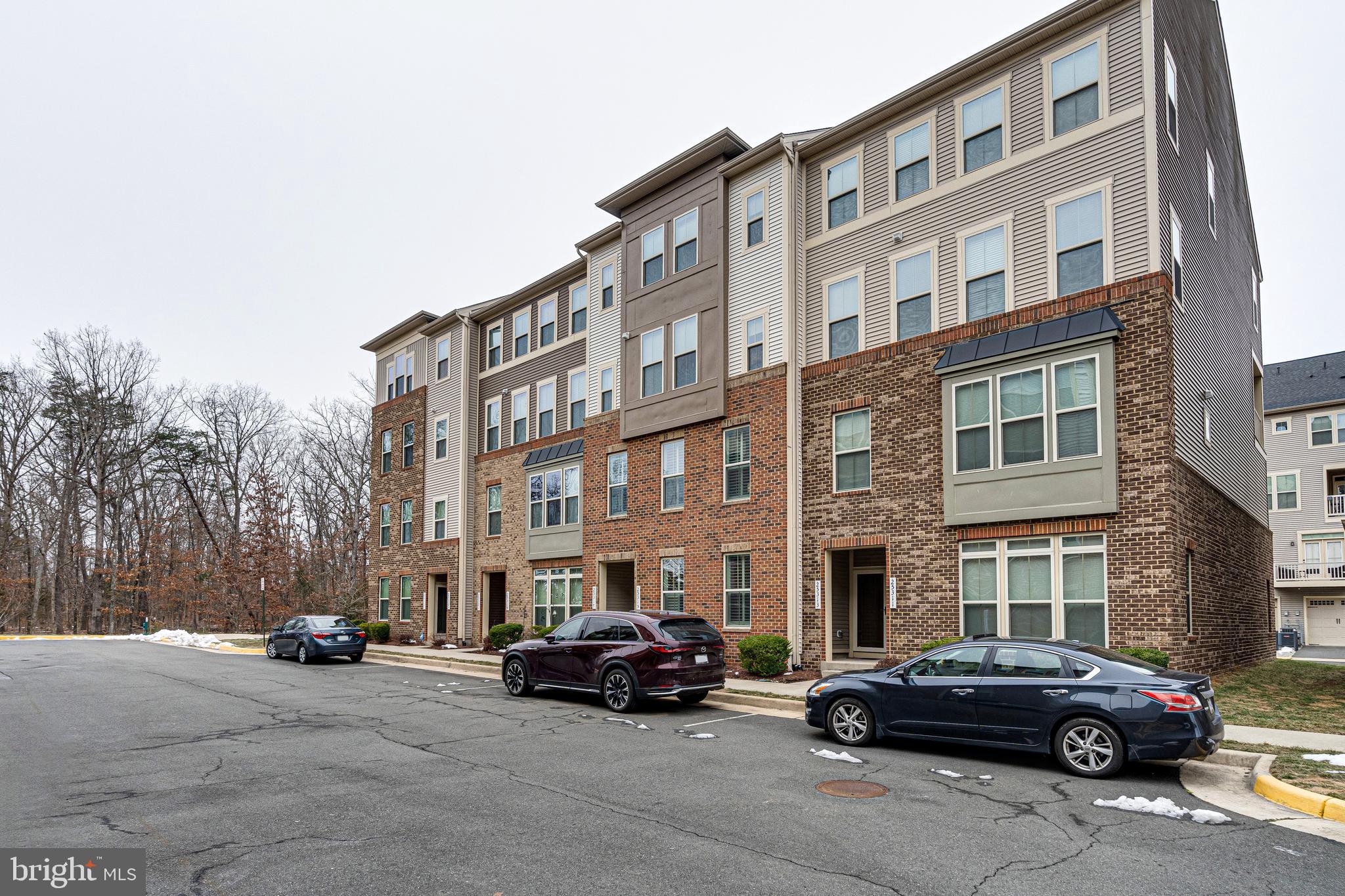 LOUDOUN CROSSING CONDOMINIUM - Residential