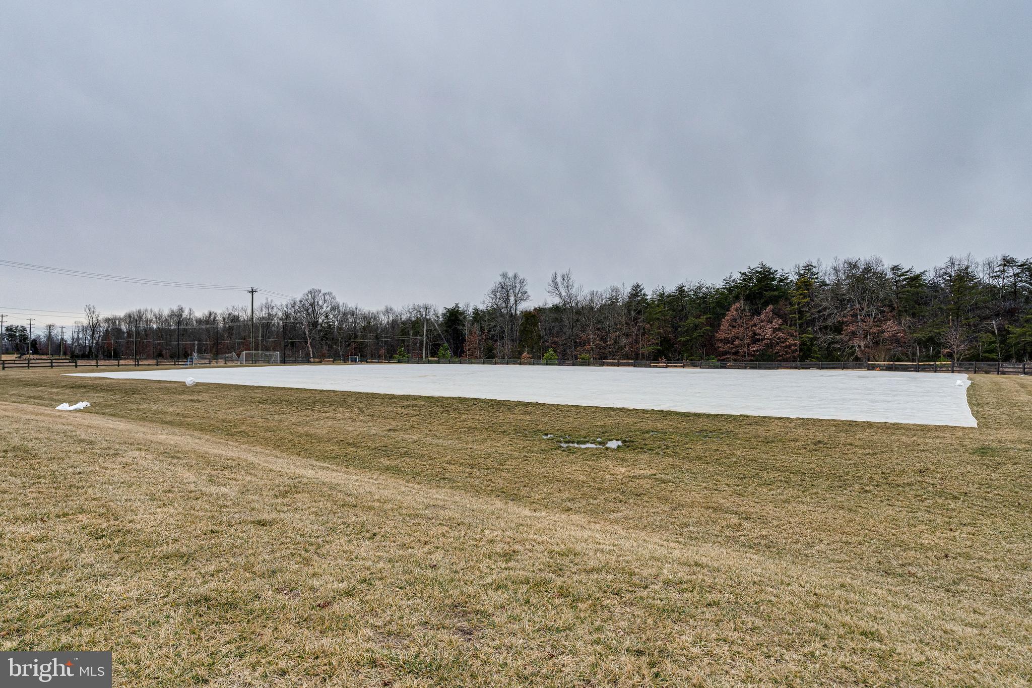 LOUDOUN CROSSING CONDOMINIUM - Residential