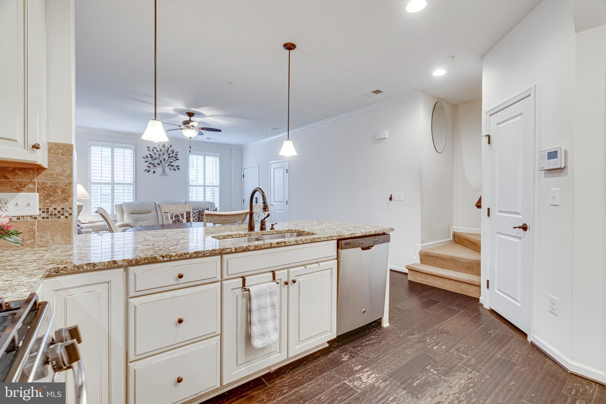 LOUDOUN CROSSING CONDOMINIUM - Residential