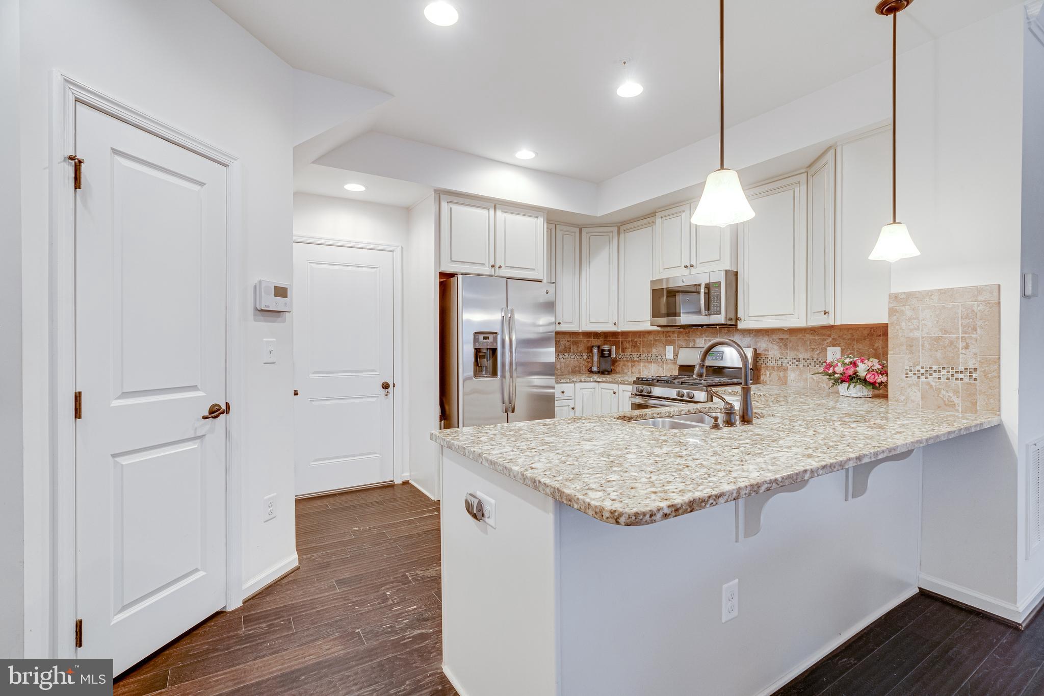 LOUDOUN CROSSING CONDOMINIUM - Residential