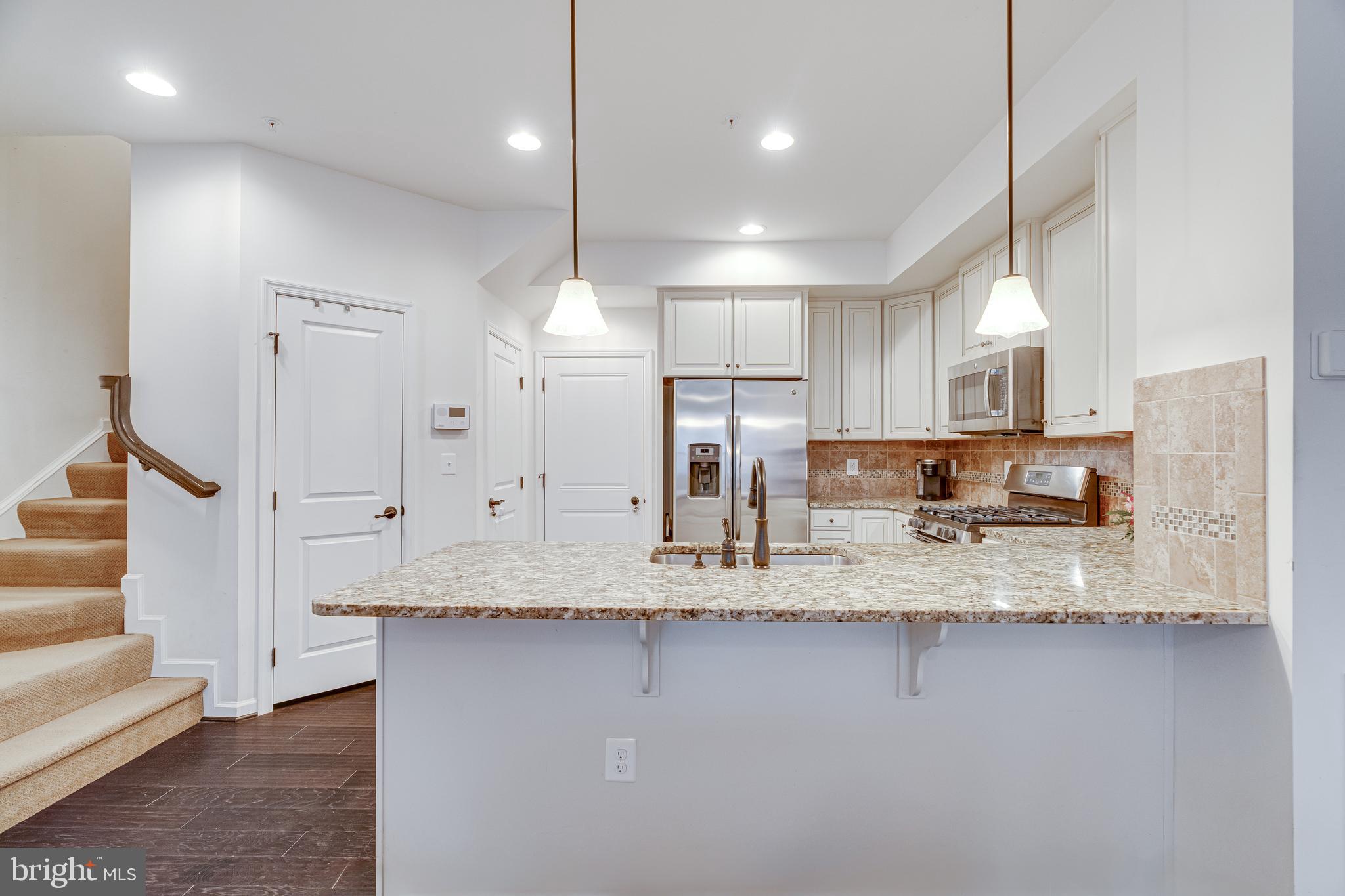 LOUDOUN CROSSING CONDOMINIUM - Residential