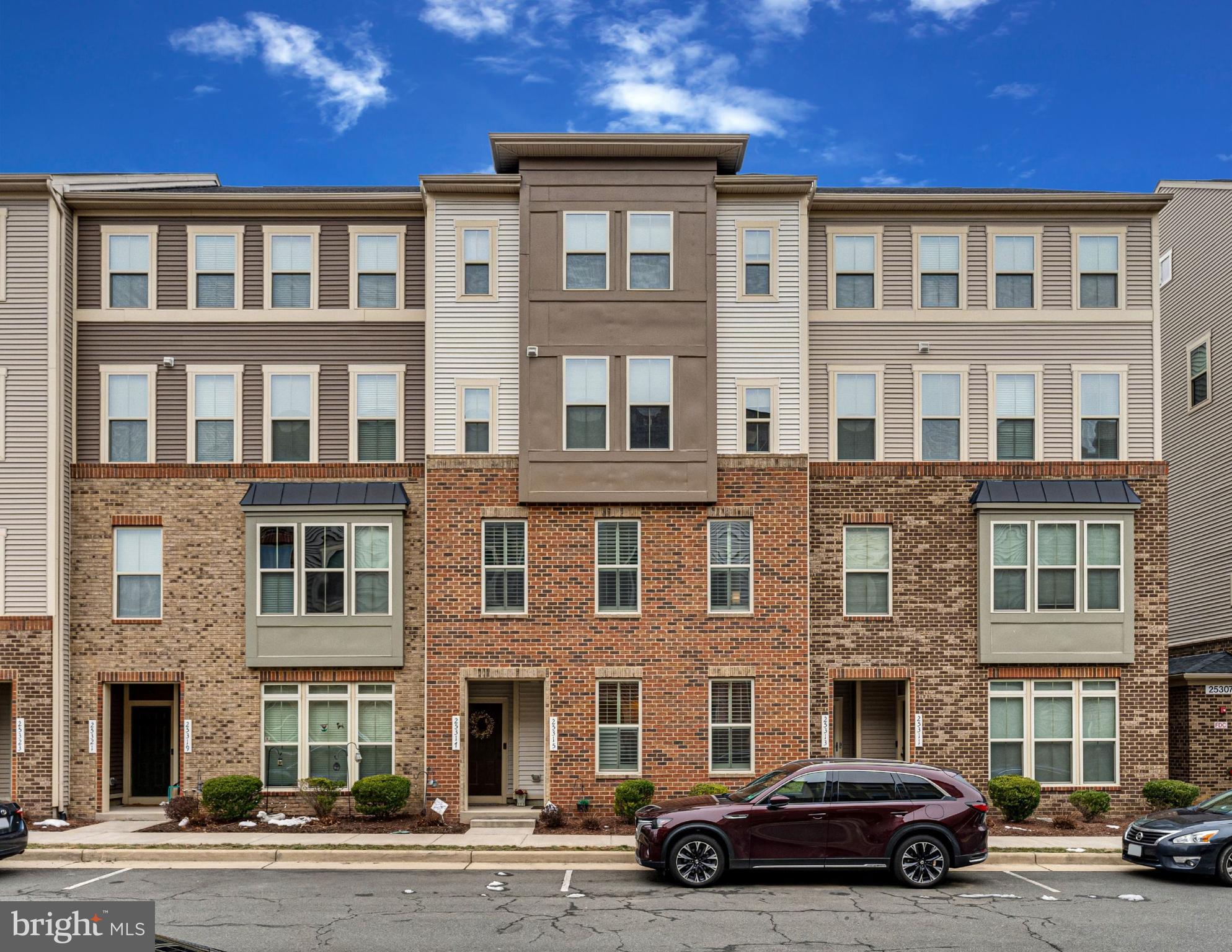 LOUDOUN CROSSING CONDOMINIUM - Residential